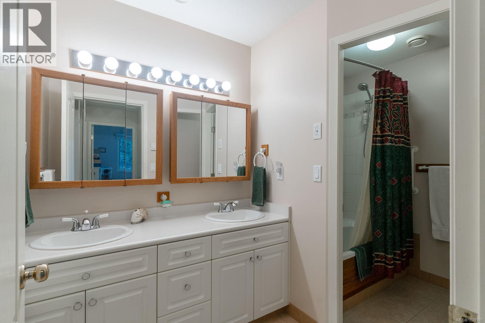 5895 River Rd Property Photo 53