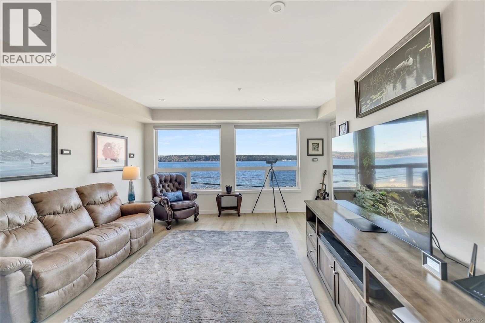 302 536 Island Hwy Property Photo 4