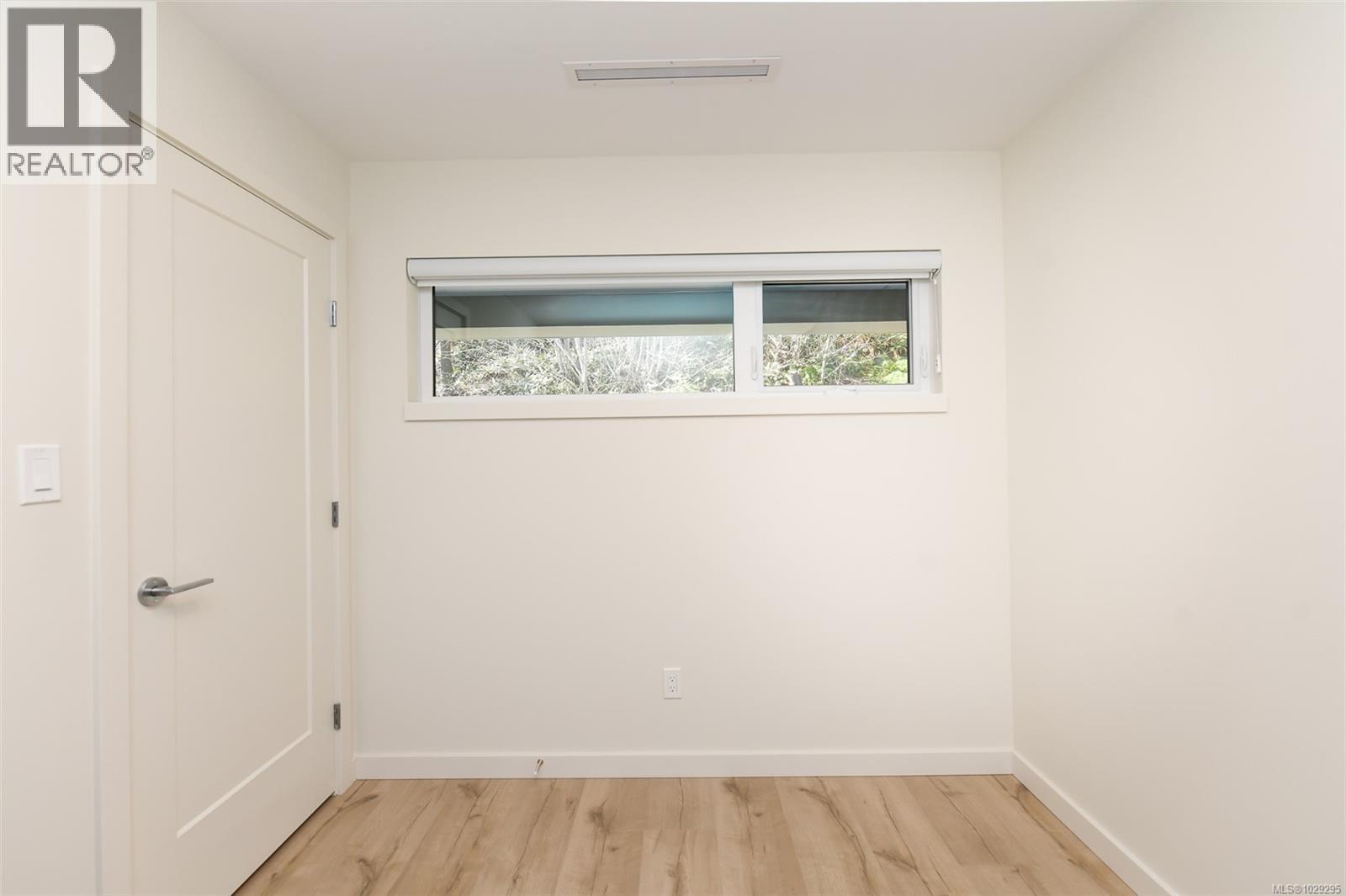 302 536 Island Hwy Property Photo 21