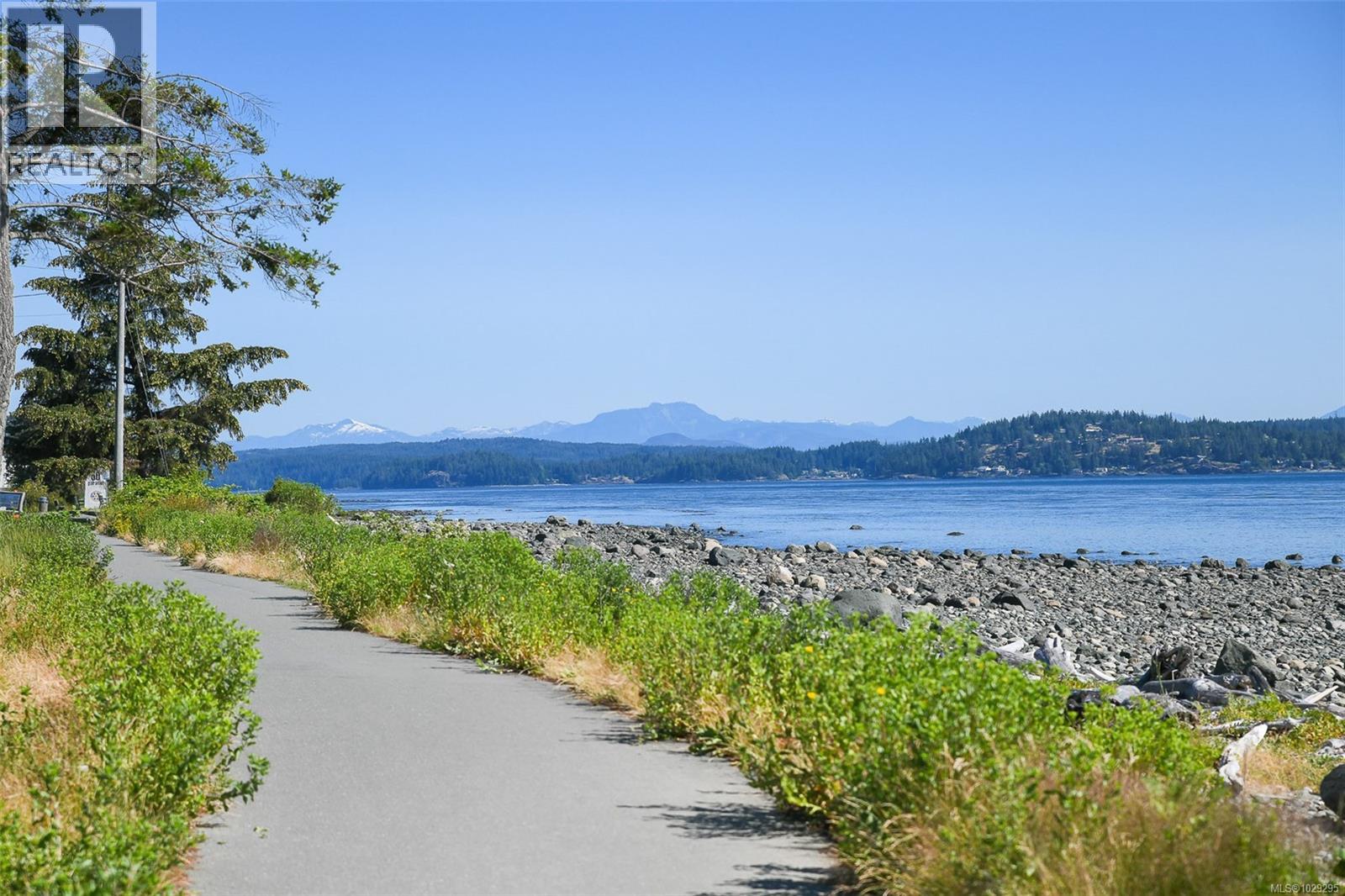 302 536 Island Hwy Property Photo 28