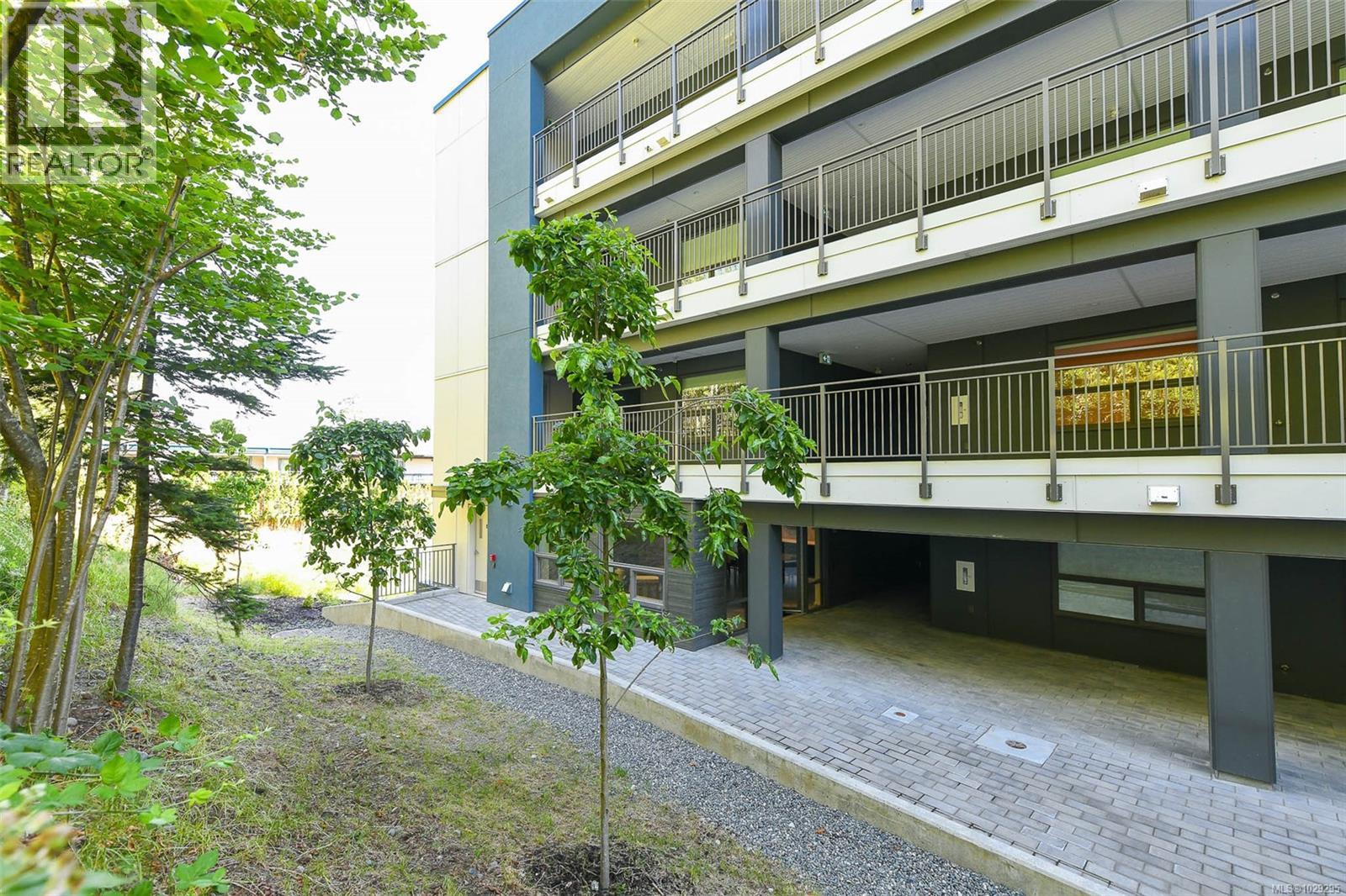 302 536 Island Hwy Property Photo 46