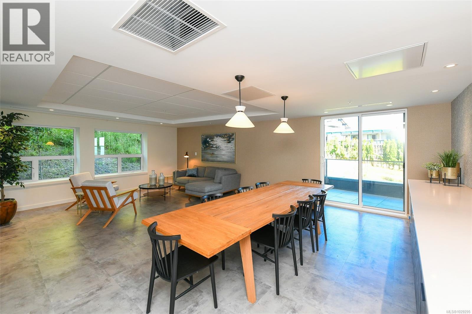 302 536 Island Hwy Property Photo 52
