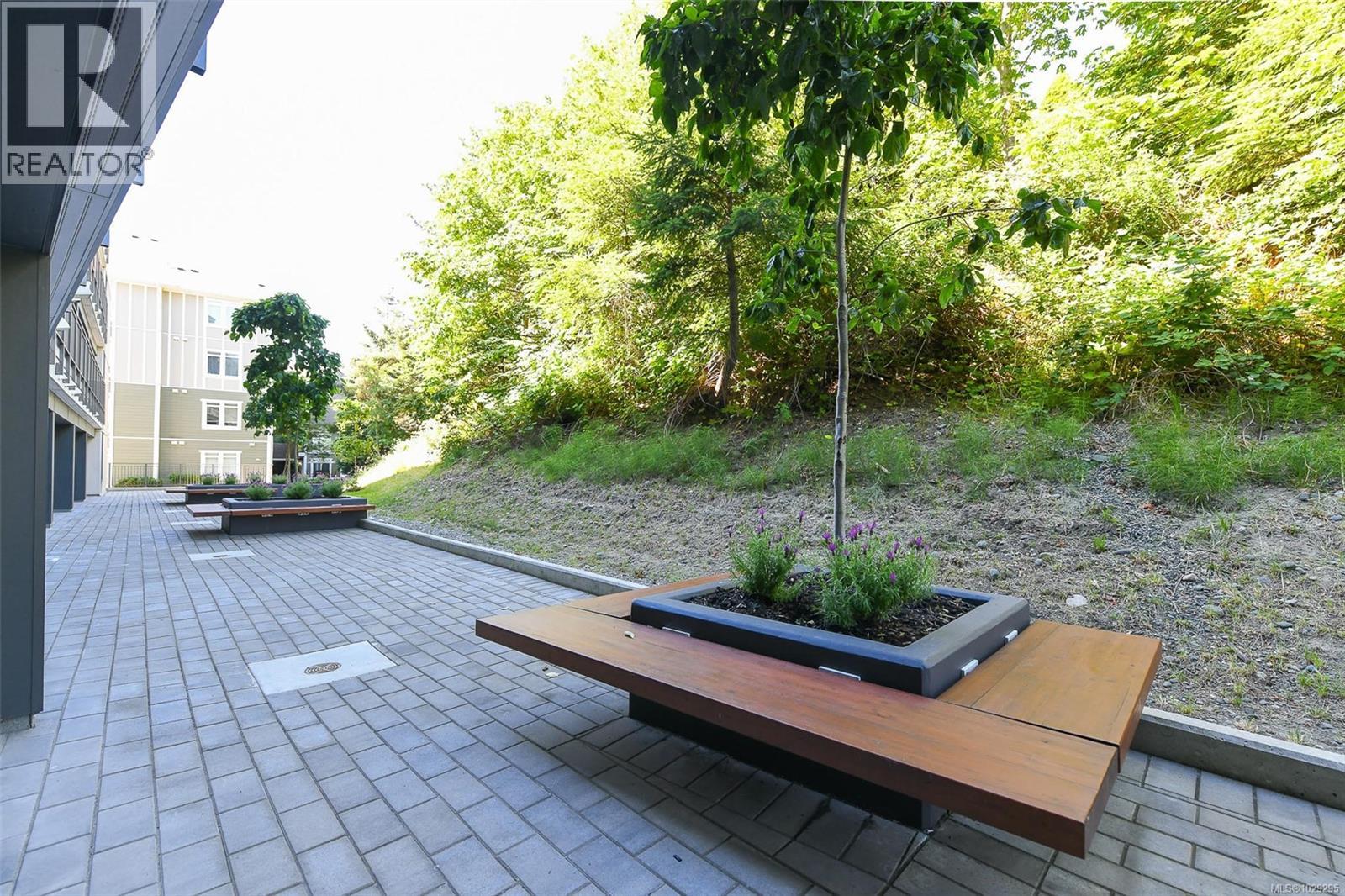 302 536 Island Hwy Property Photo 53
