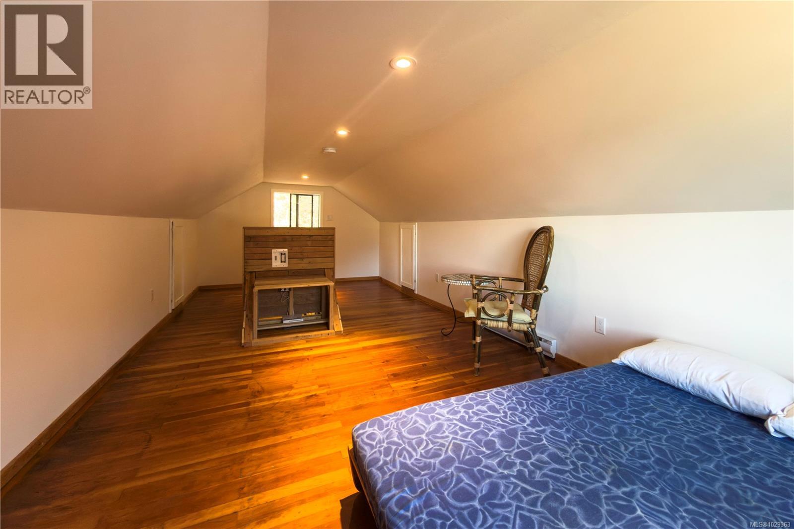 683 Green Rd Property Photo 15