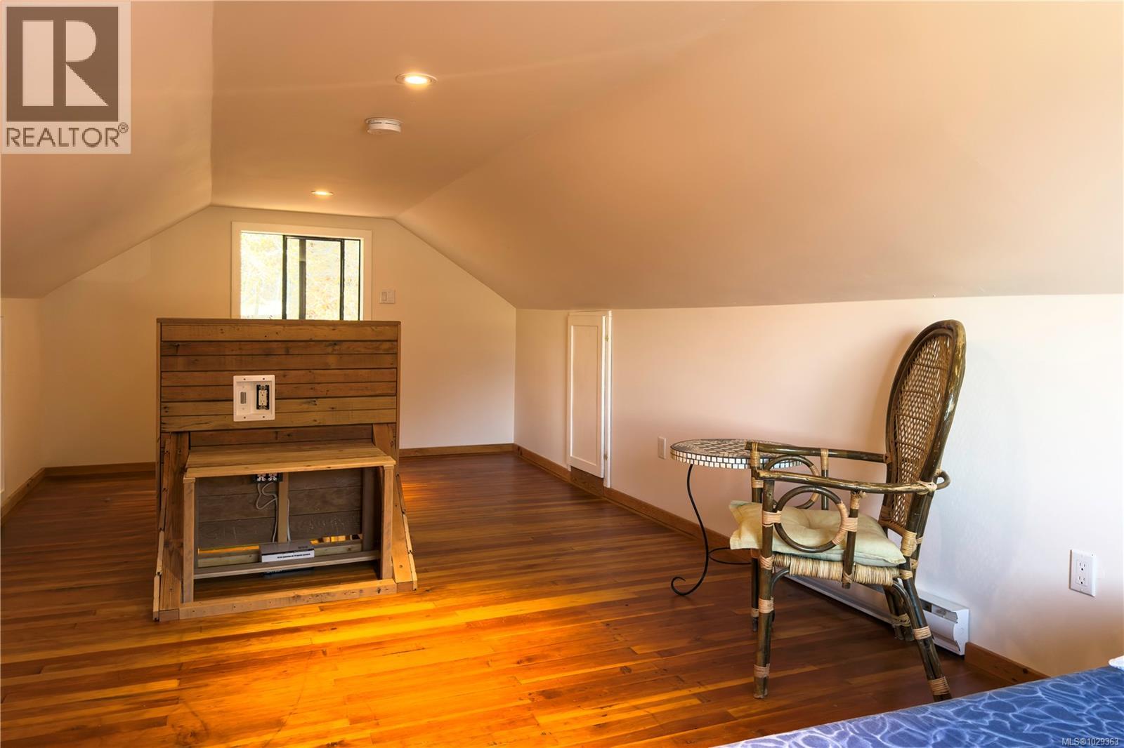 683 Green Rd Property Photo 16