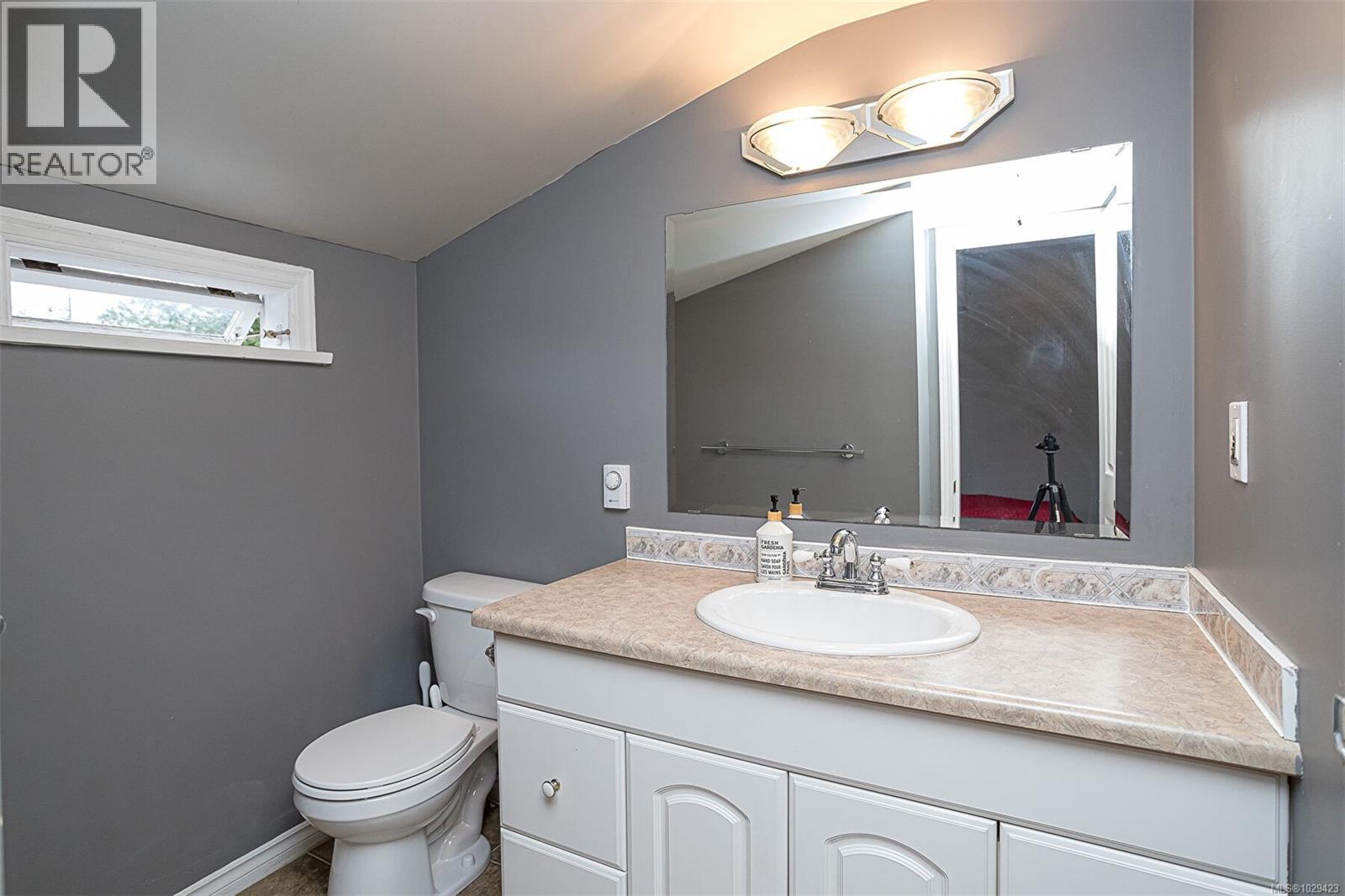 2898 Glenwood Ave Property Photo 43