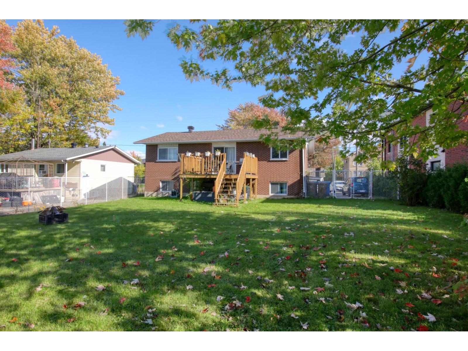 1560-1564 Rue Centrale Property Photo 2