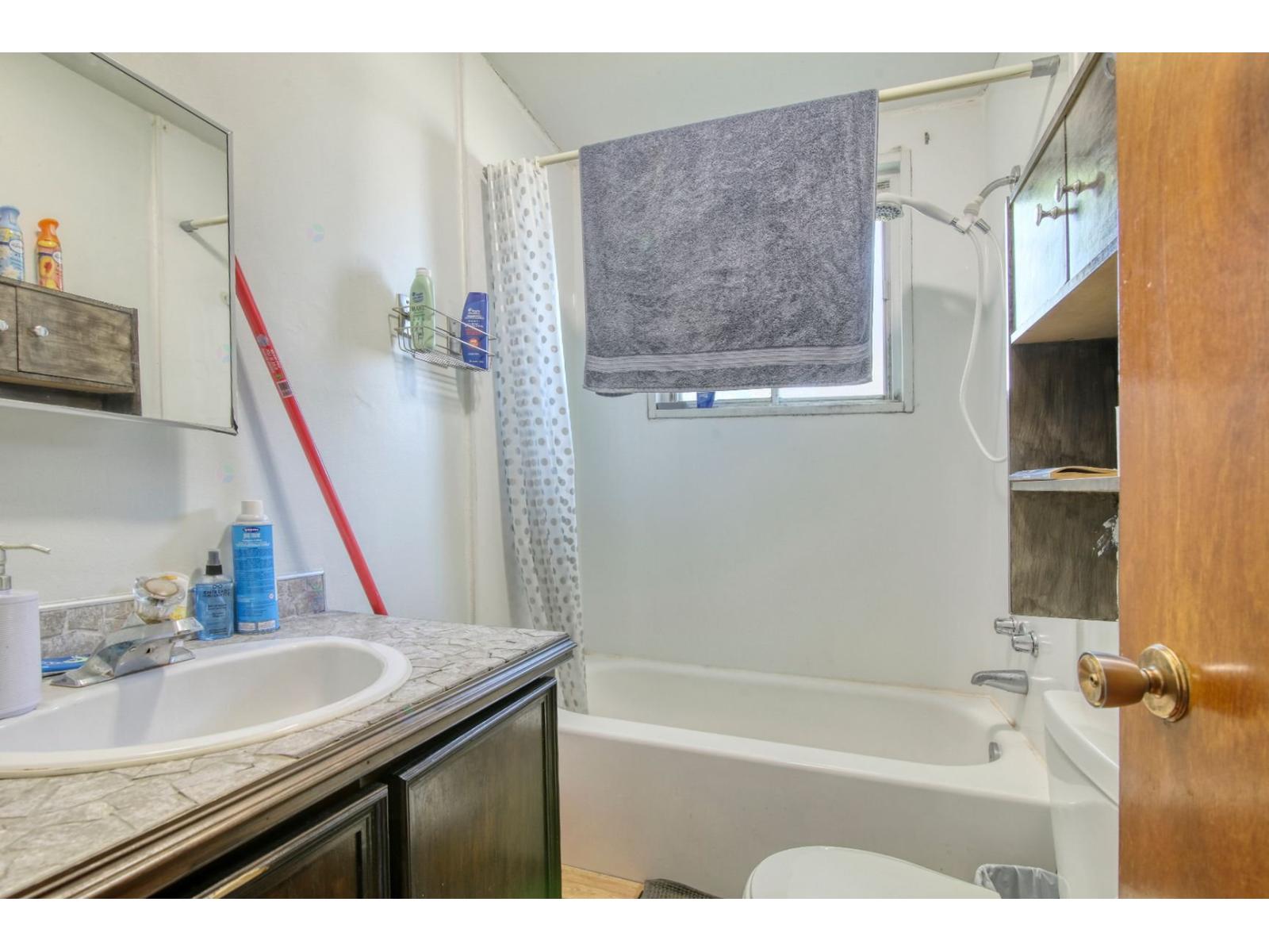 1560-1564 Rue Centrale Property Photo 10