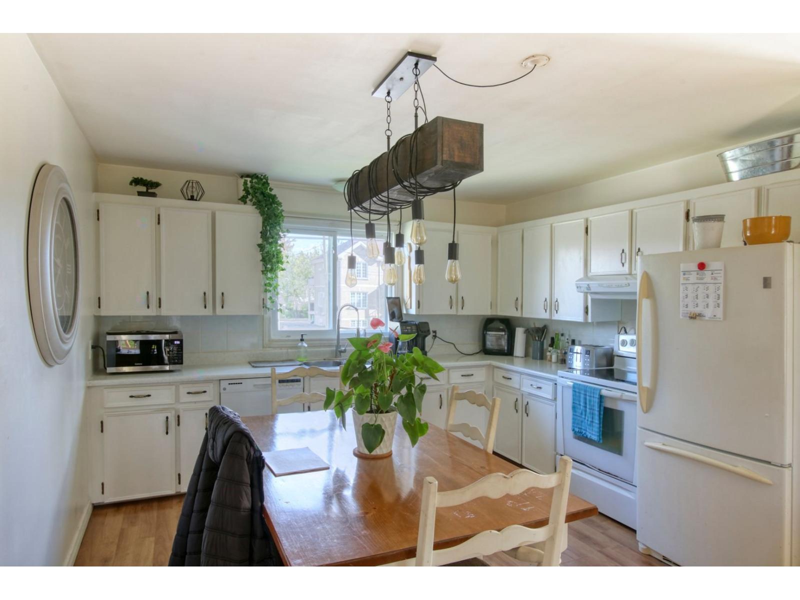 1560-1564 Rue Centrale Property Photo 11