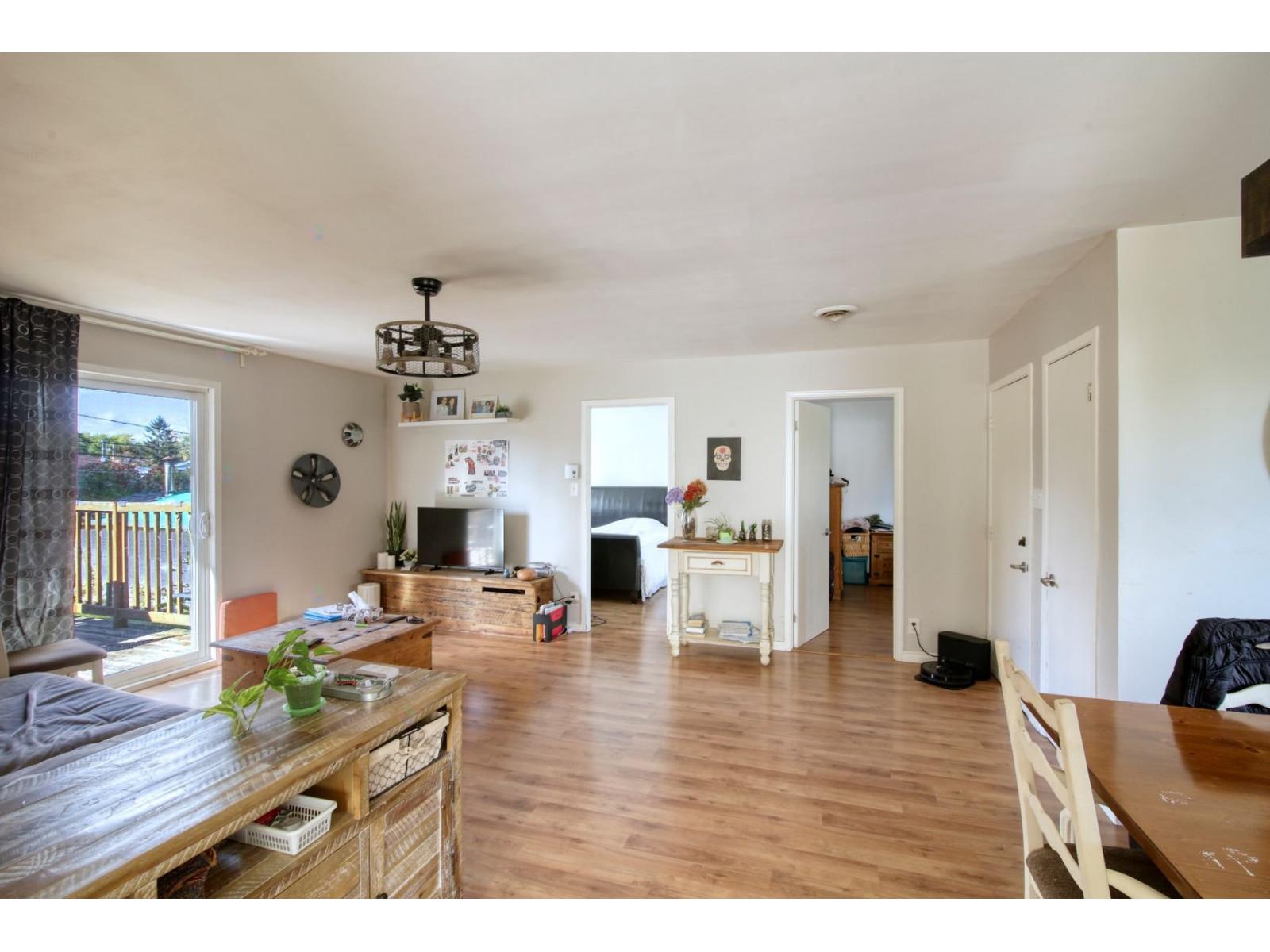 1560-1564 Rue Centrale Property Photo 12
