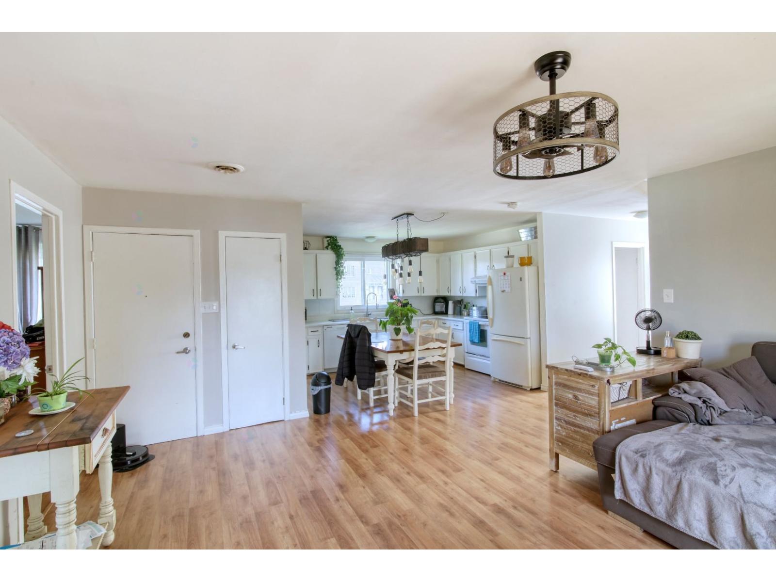 1560-1564 Rue Centrale Property Photo 13