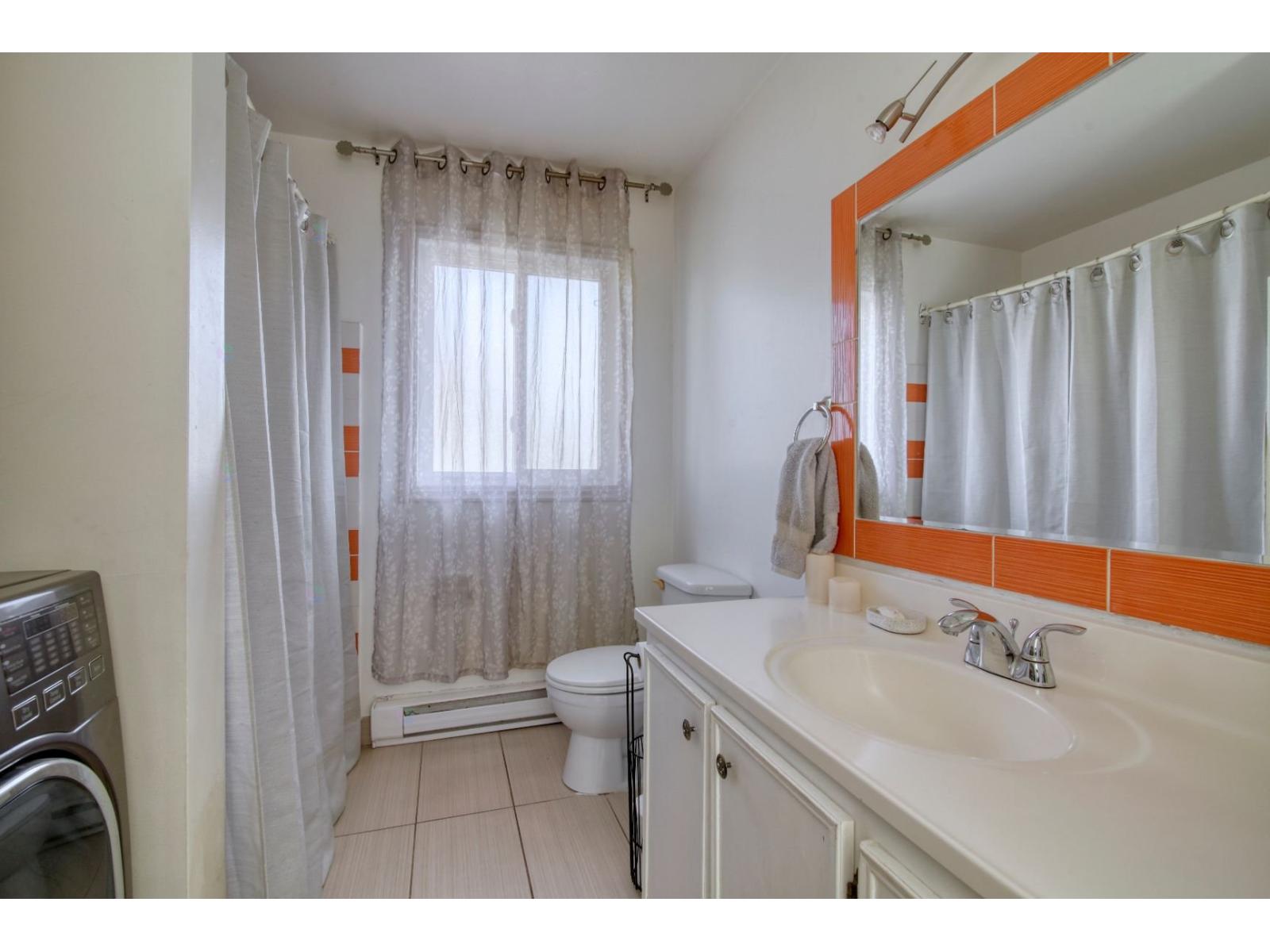 1560-1564 Rue Centrale Property Photo 18