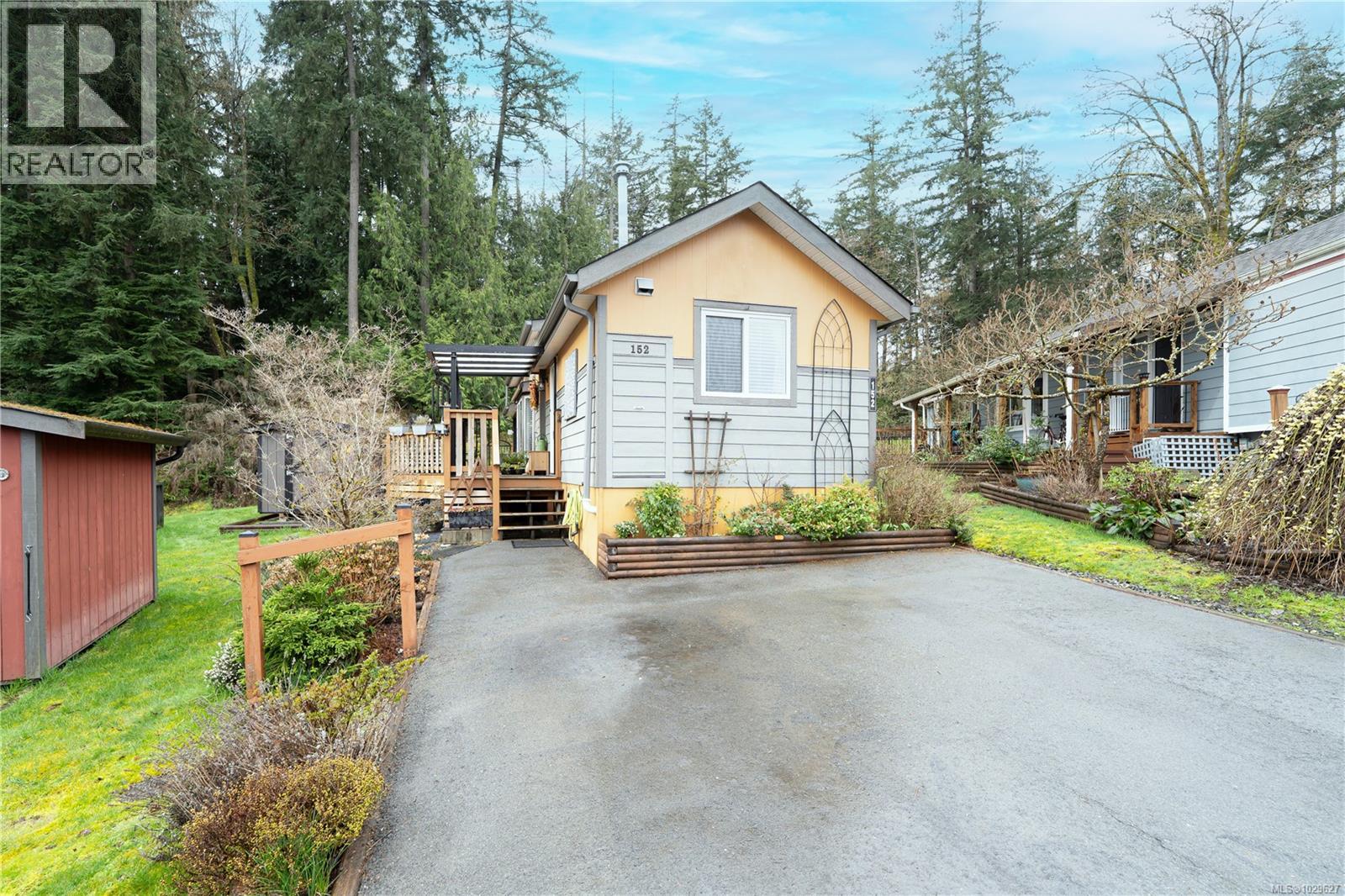 152 3042 River Rd Property Photo 1