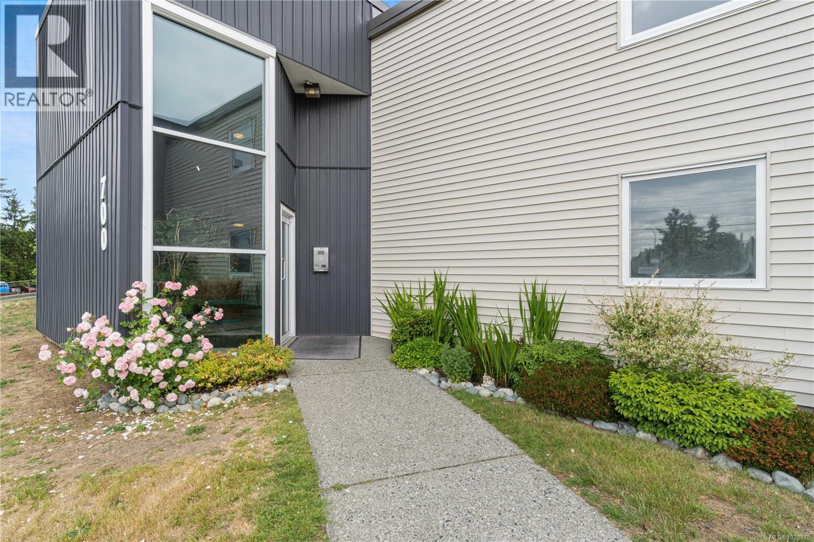 700 Poplar St Property Photo 8