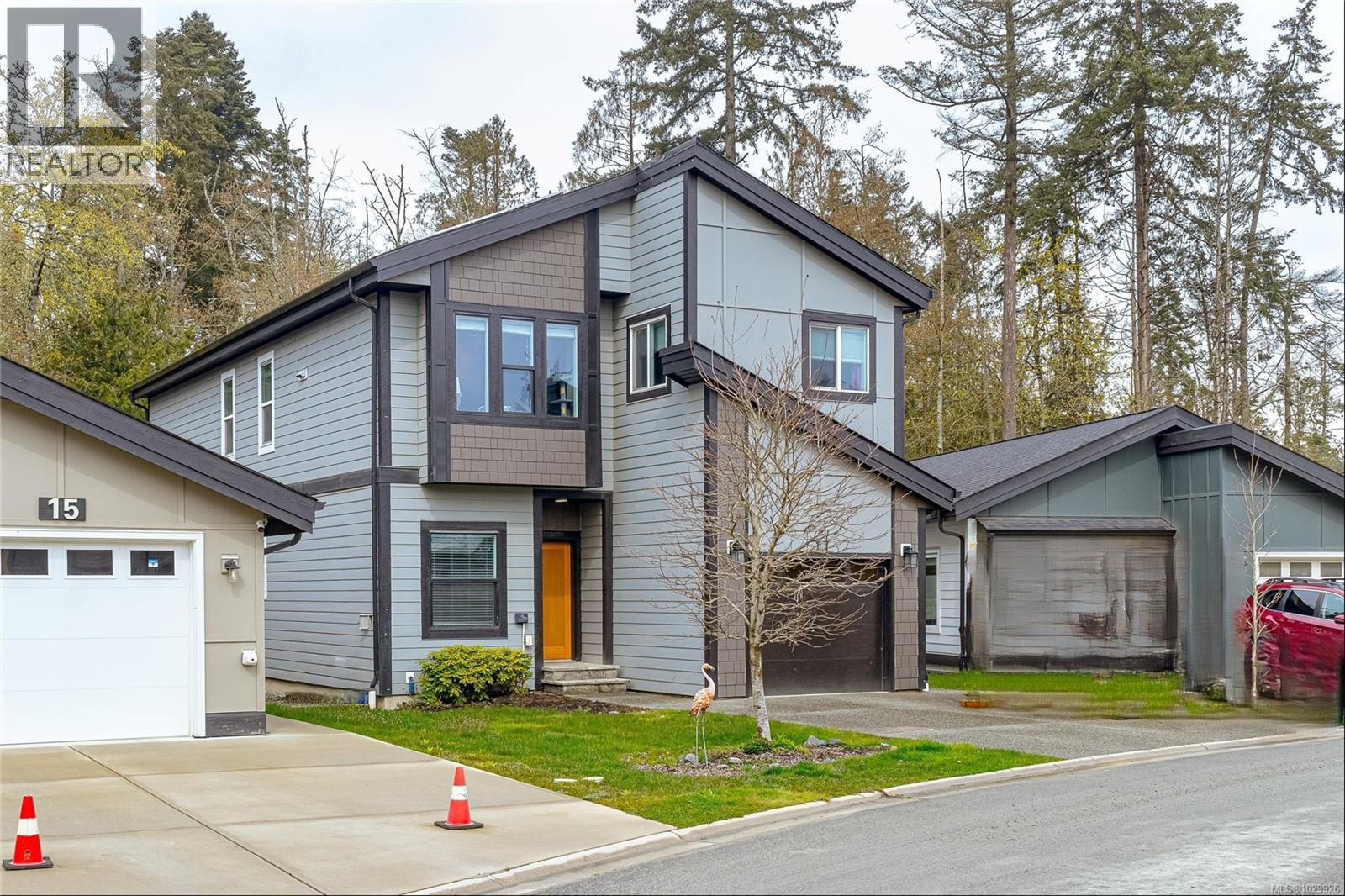 17 Saanich Ridge Dr