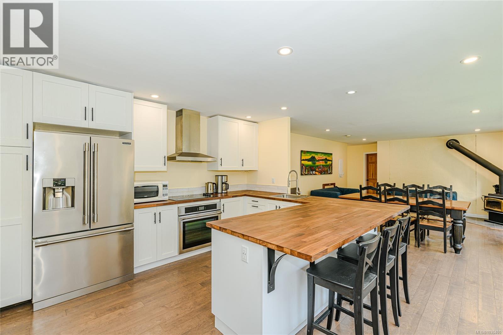 821 Fulford-ganges Rd Property Photo 3