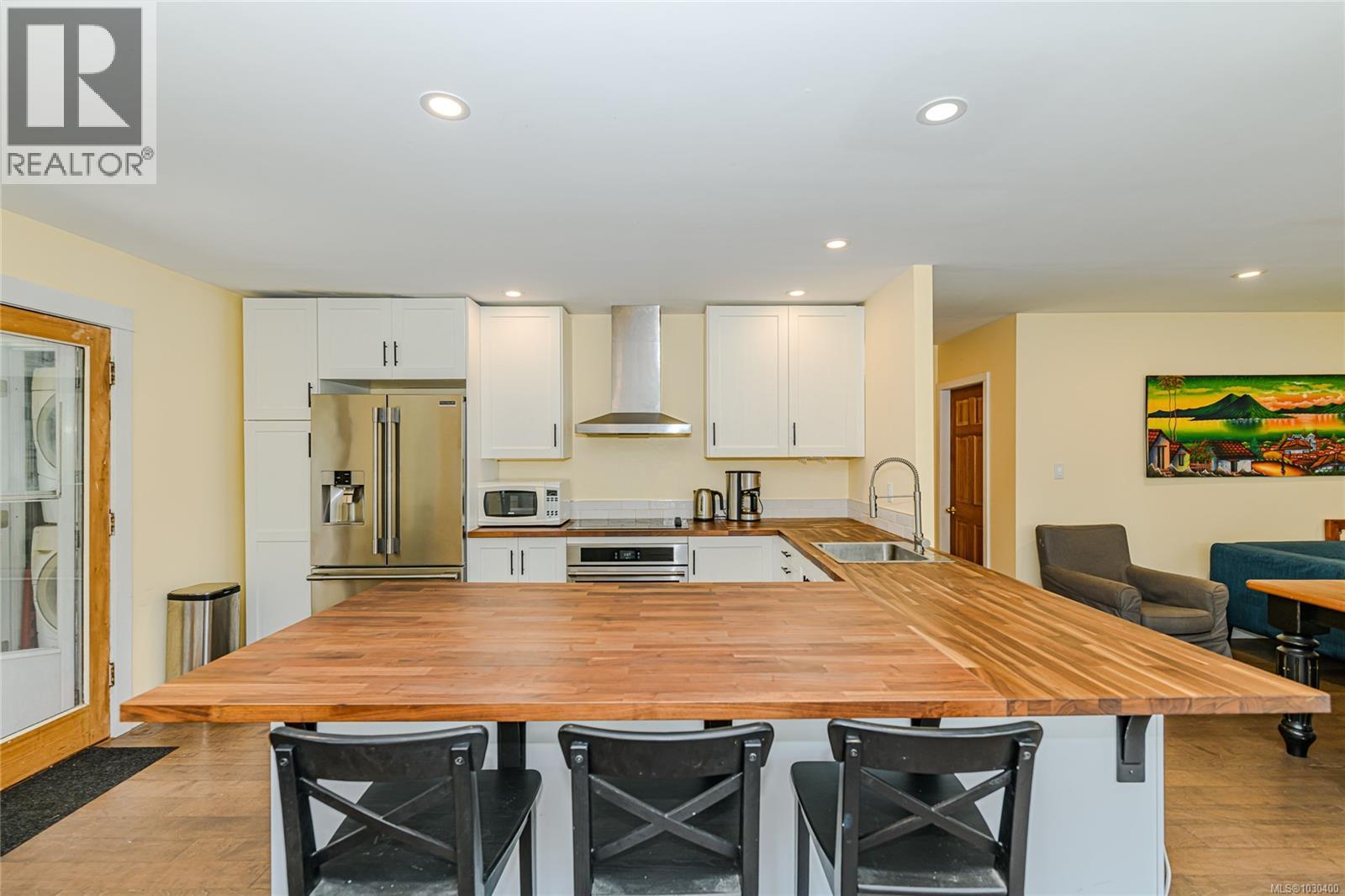 821 Fulford-ganges Rd Property Photo 4