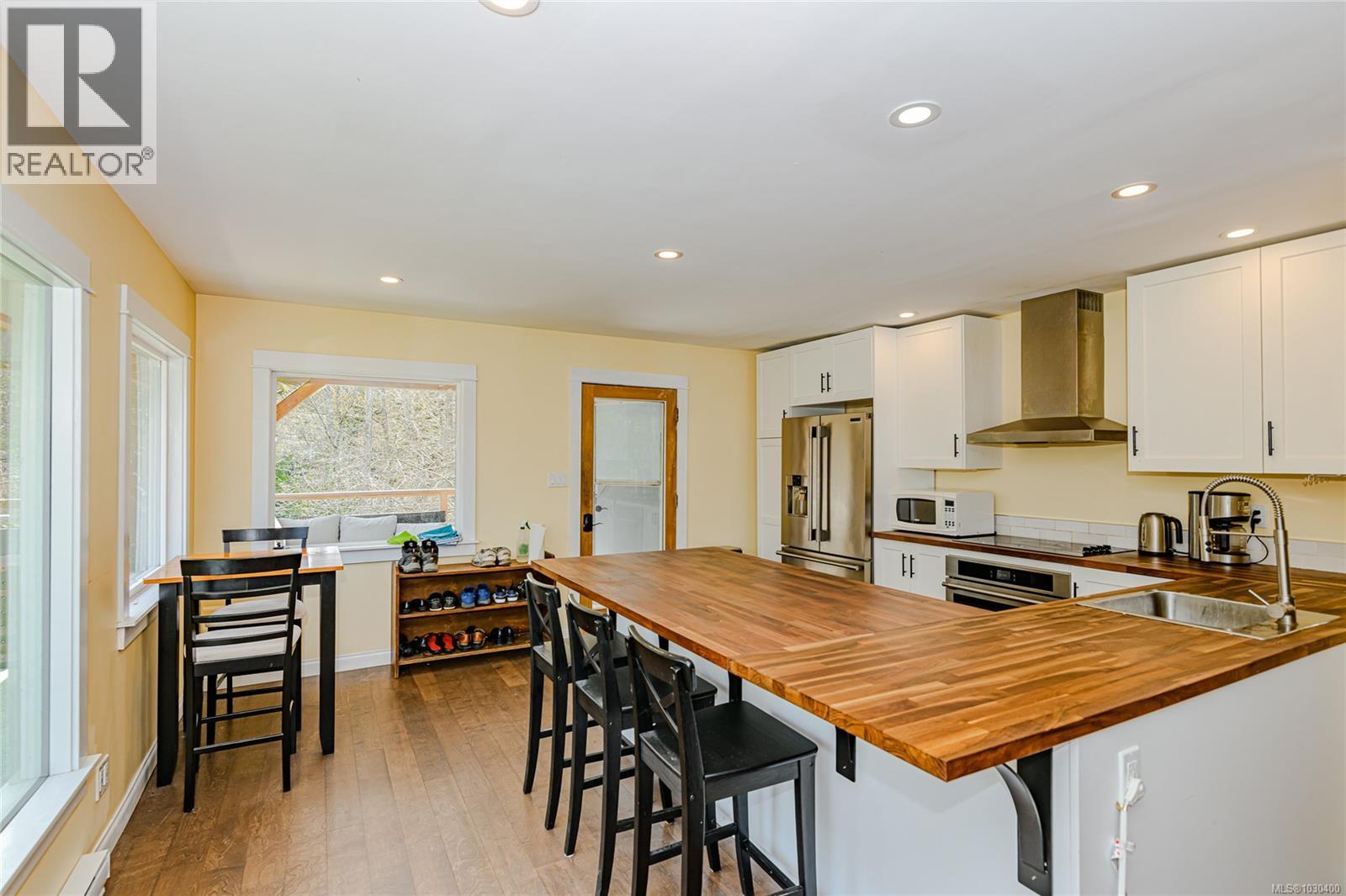 821 Fulford-ganges Rd Property Photo 8