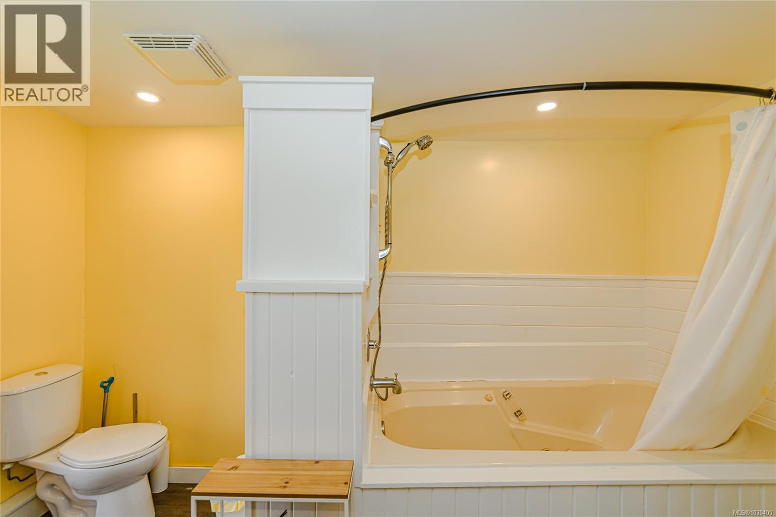 821 Fulford-ganges Rd Property Photo 27