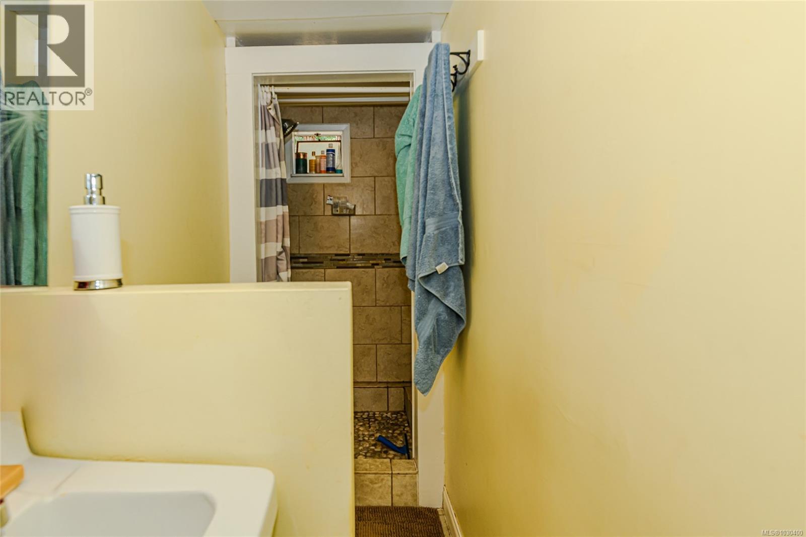 821 Fulford-ganges Rd Property Photo 37
