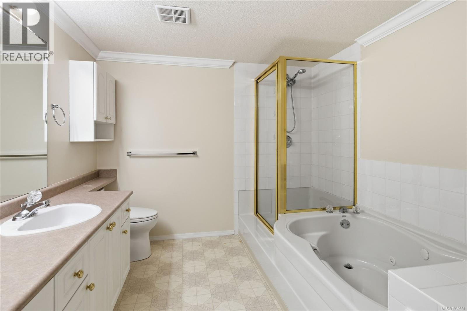 106 335 Hirst Ave W Property Photo 13