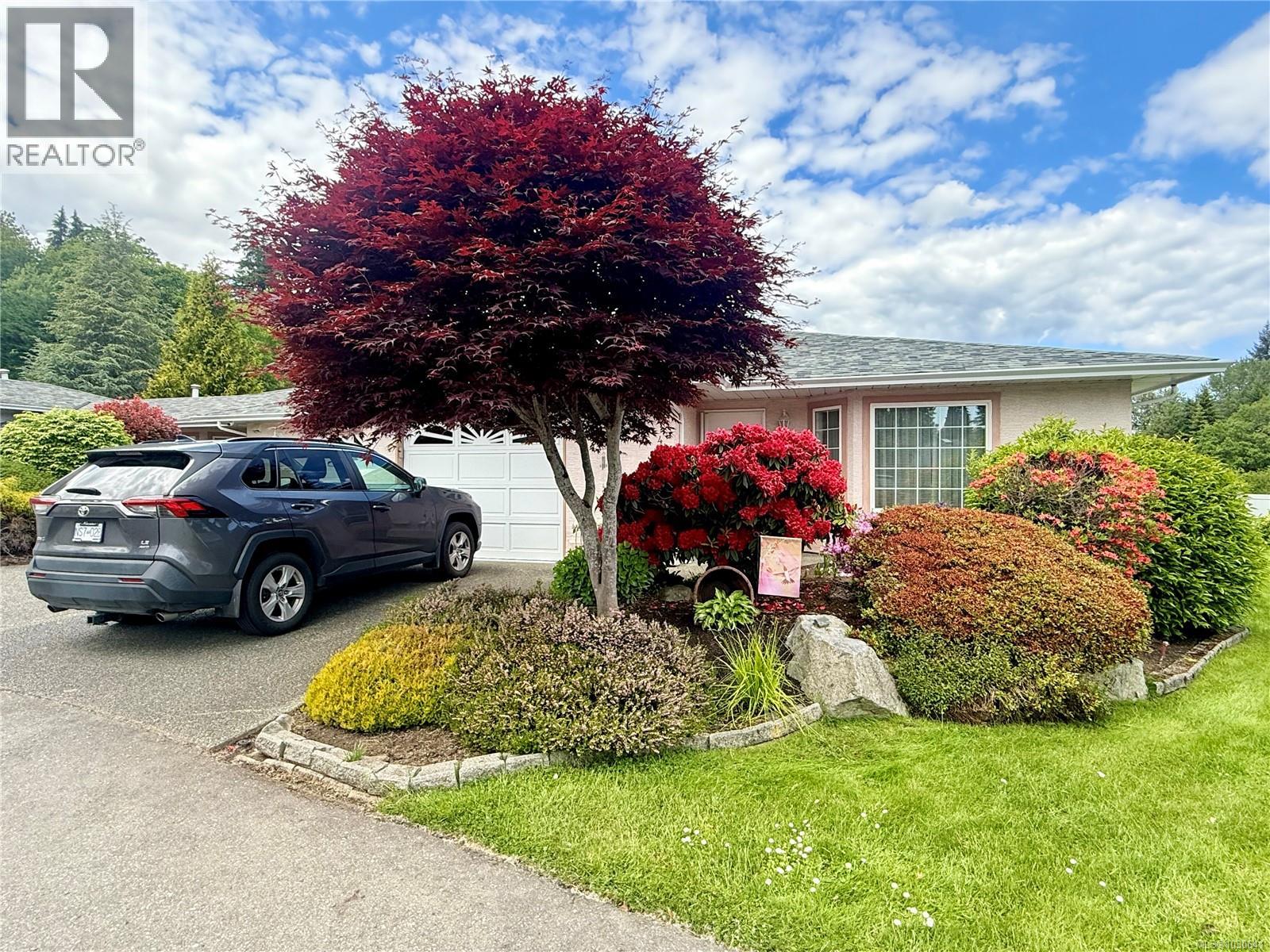 4 6111 Sayward Rd Property Photo 1