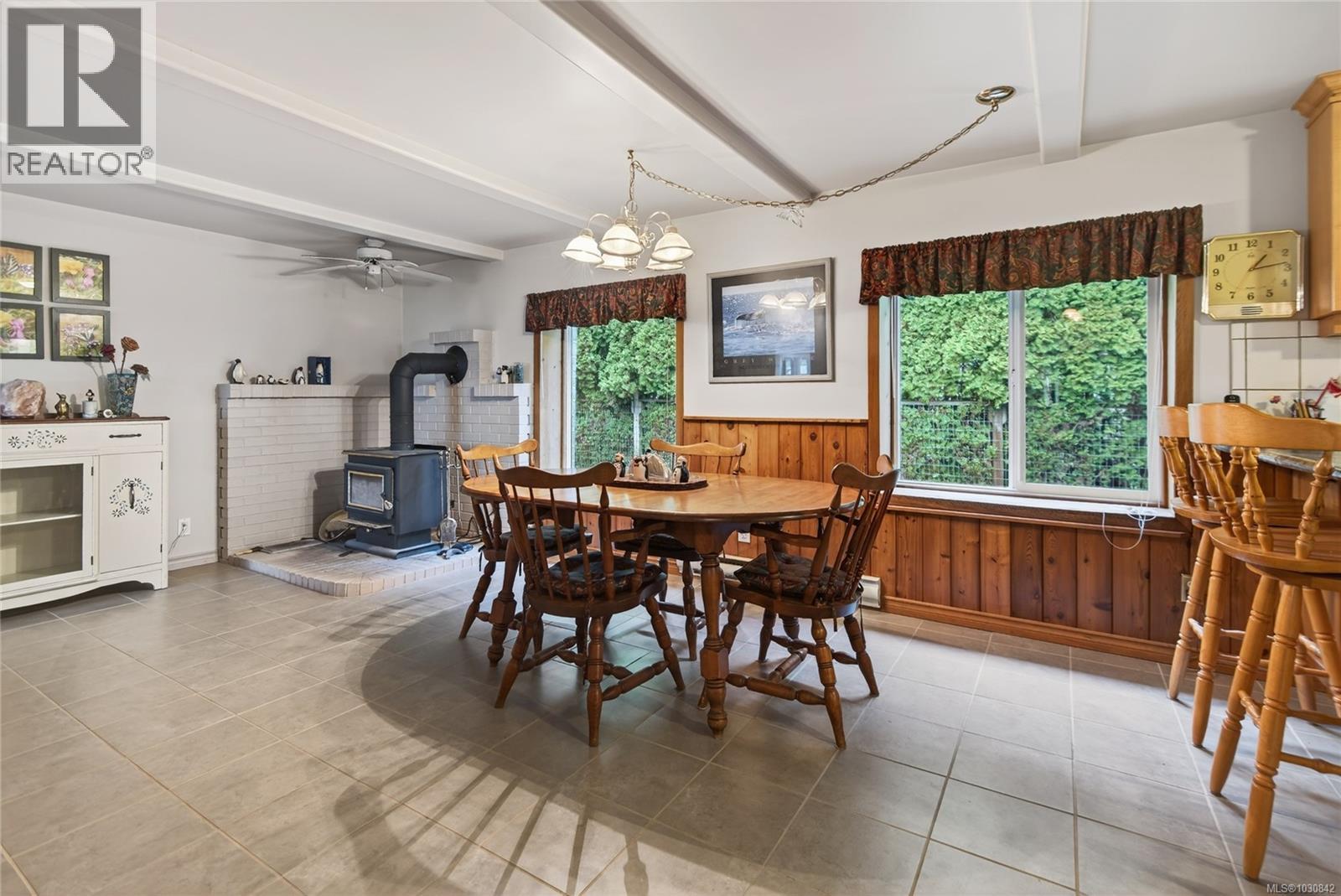 1267 Don Rd Property Photo 4