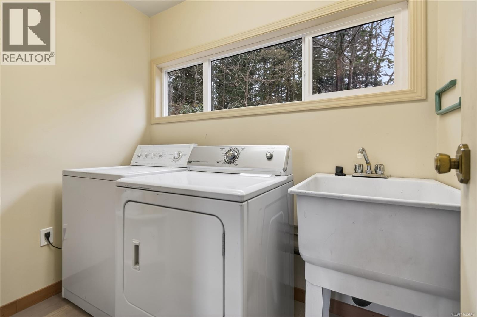 1267 Don Rd Property Photo 23
