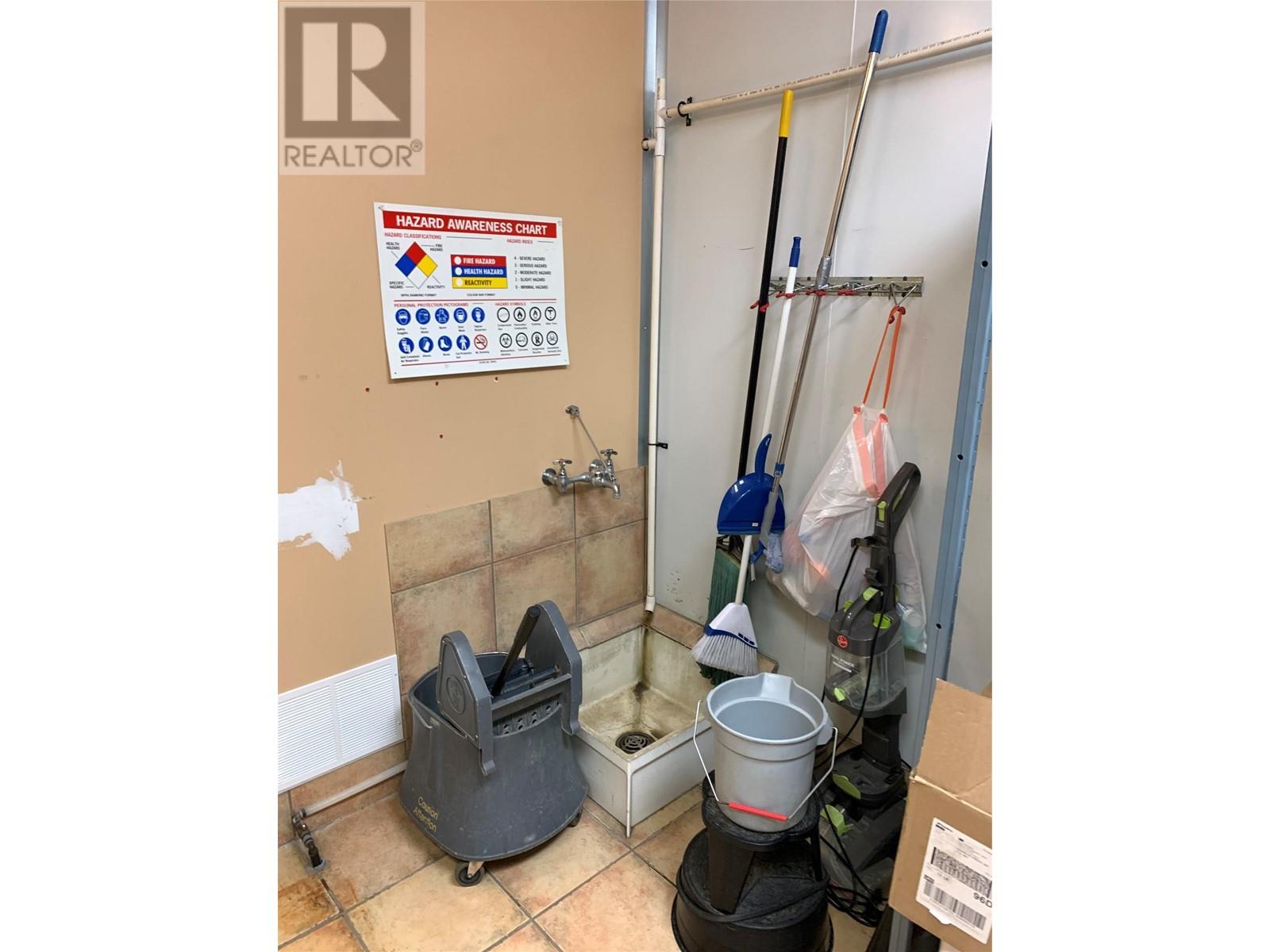11612 8 Street Property Photo 11