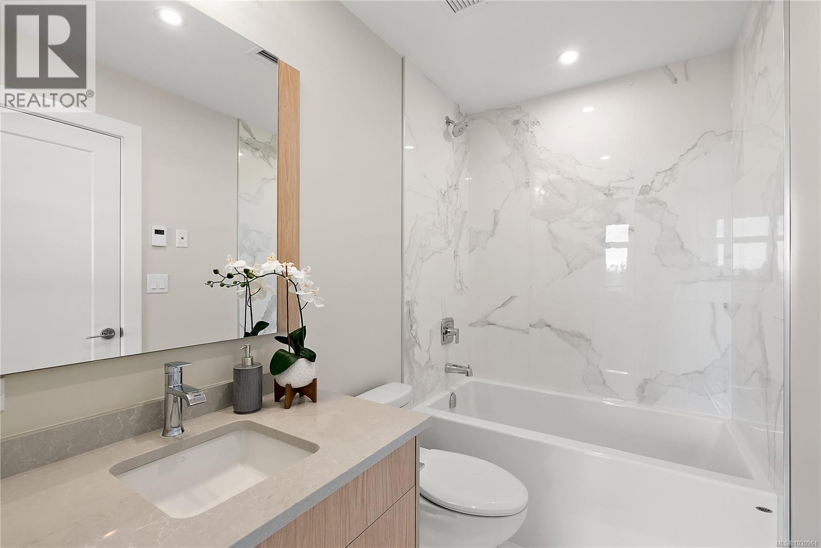 404 2520 Hackett Cres Property Photo 18