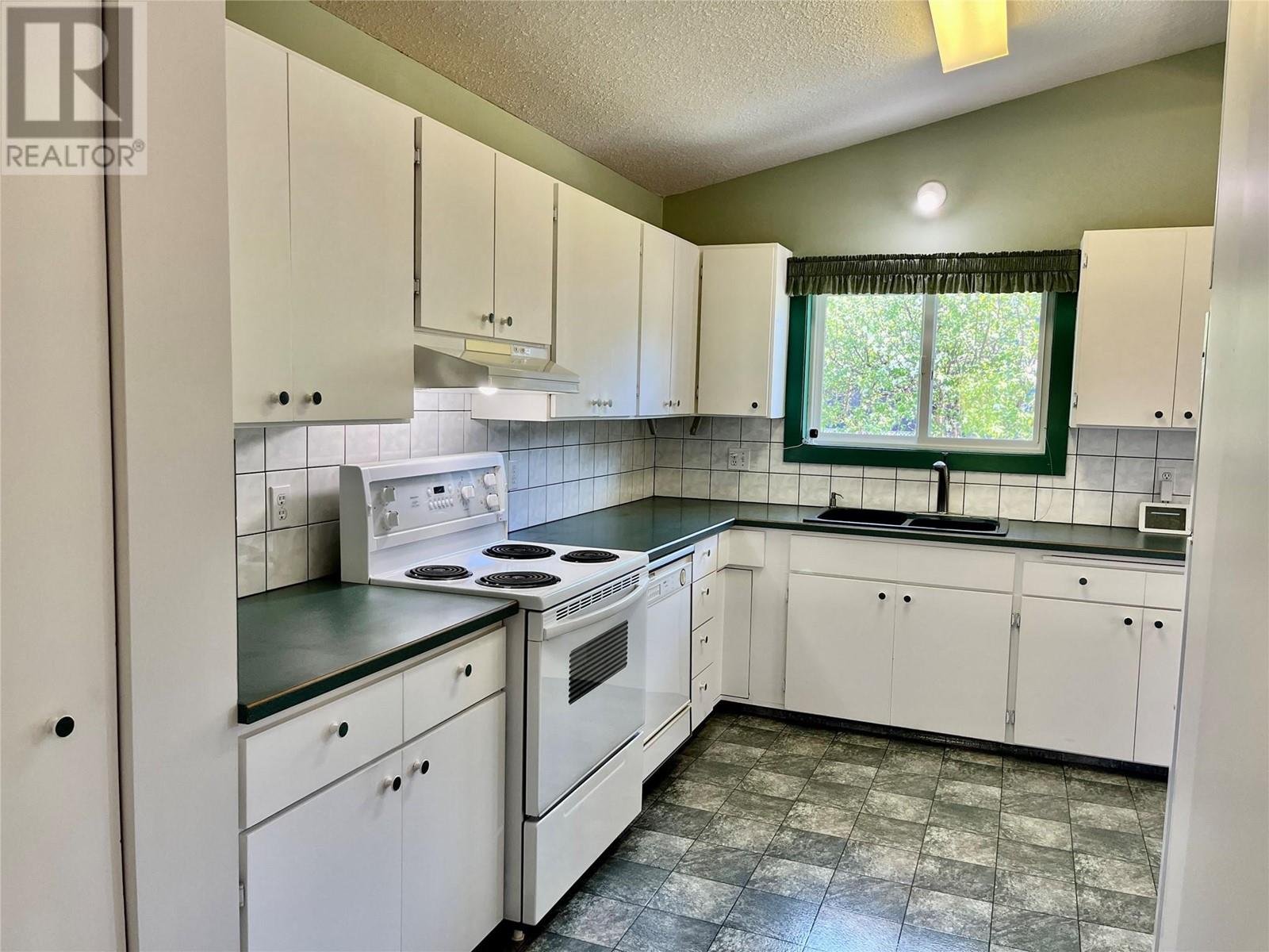 441 Oak Avenue Property Photo 34
