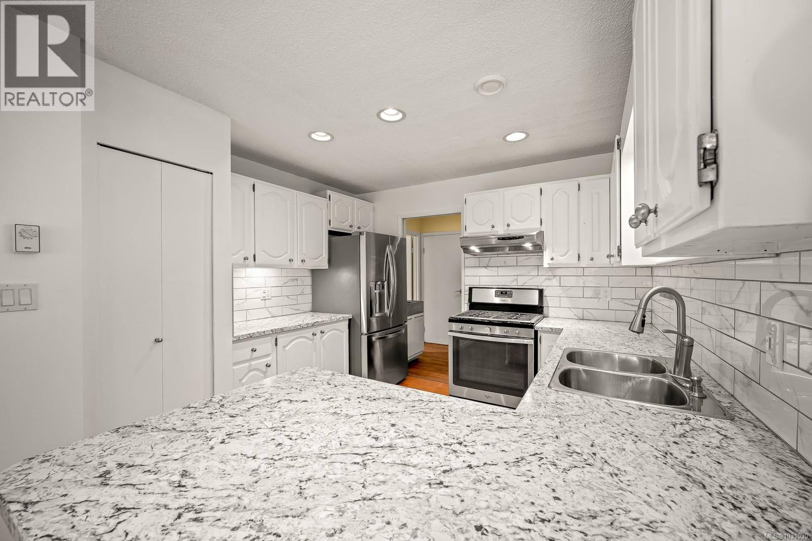 8987 Mclarey Ave Property Photo 16