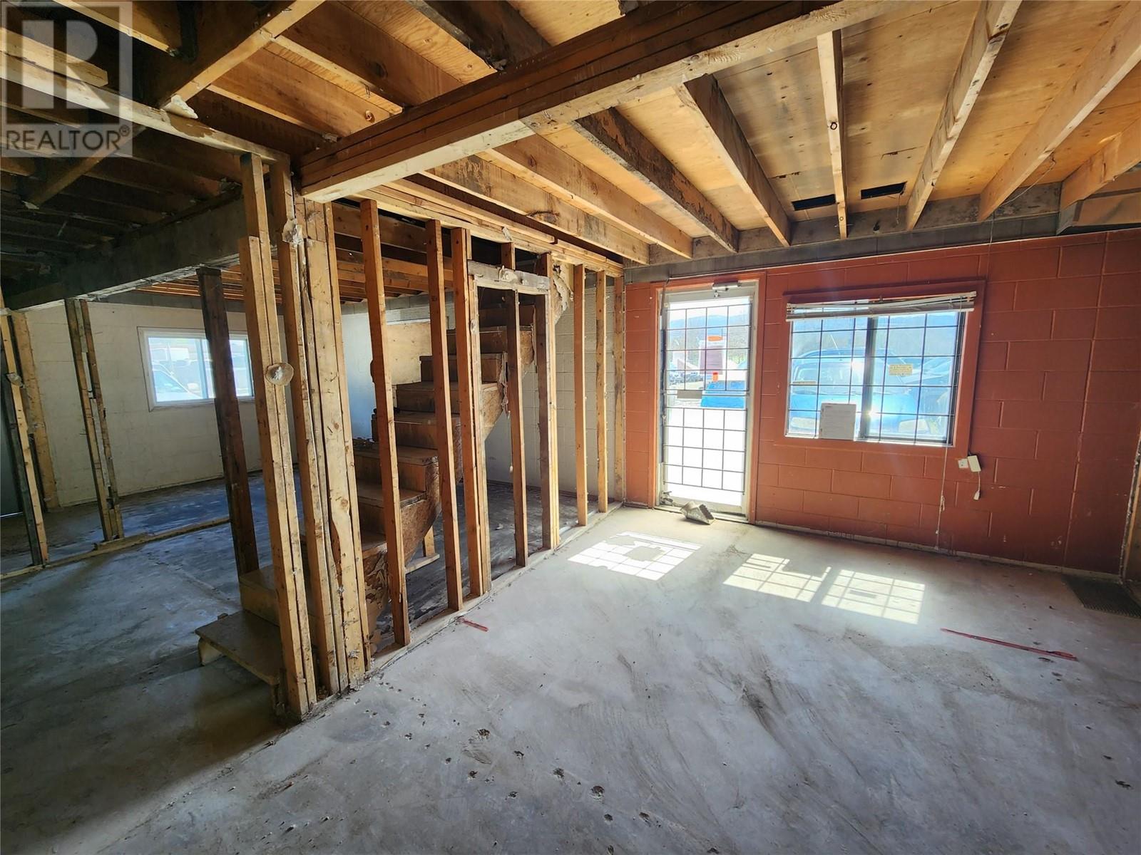 880 Leathead Road Unit# 1 & 2 Property Photo 6