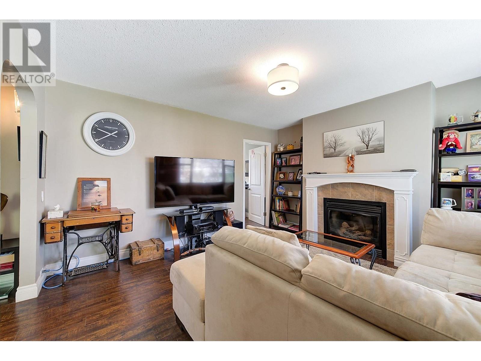 559 Cambridge Avenue Property Photo 9