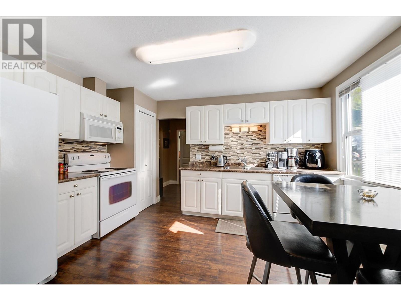 559 Cambridge Avenue Property Photo 11