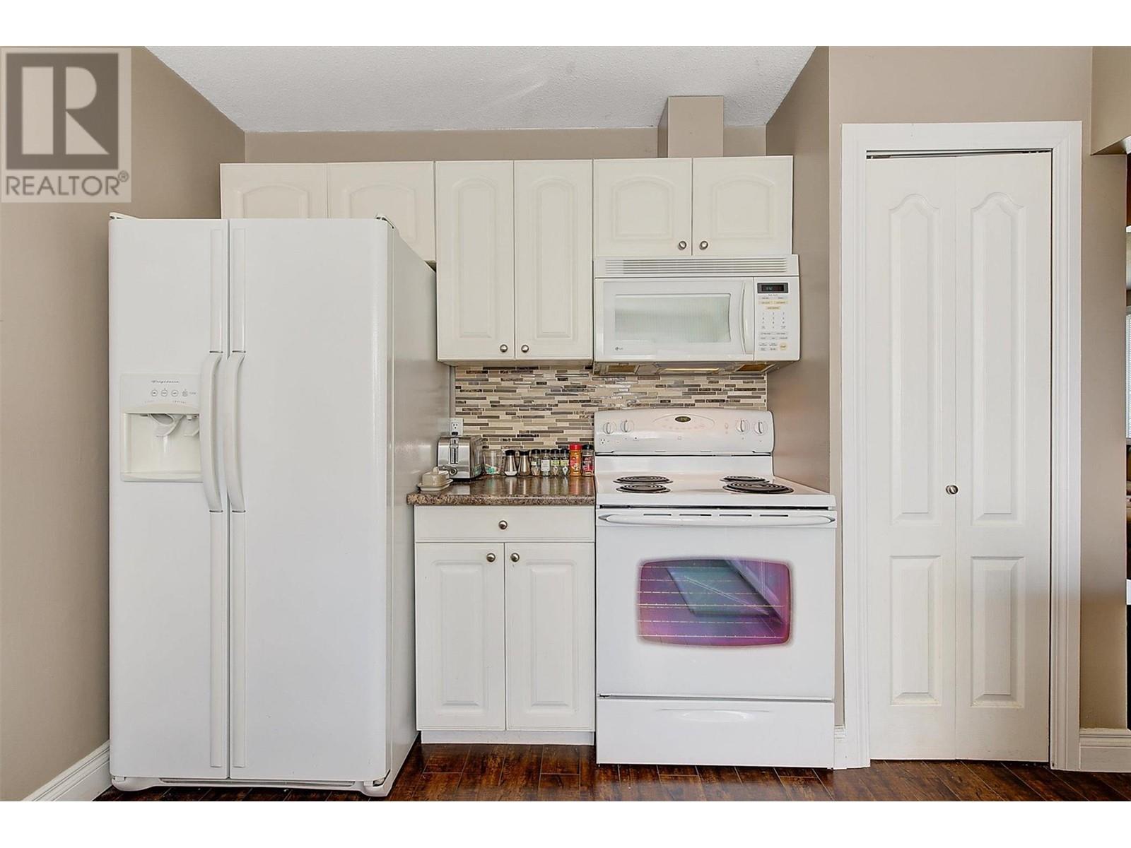 559 Cambridge Avenue Property Photo 13