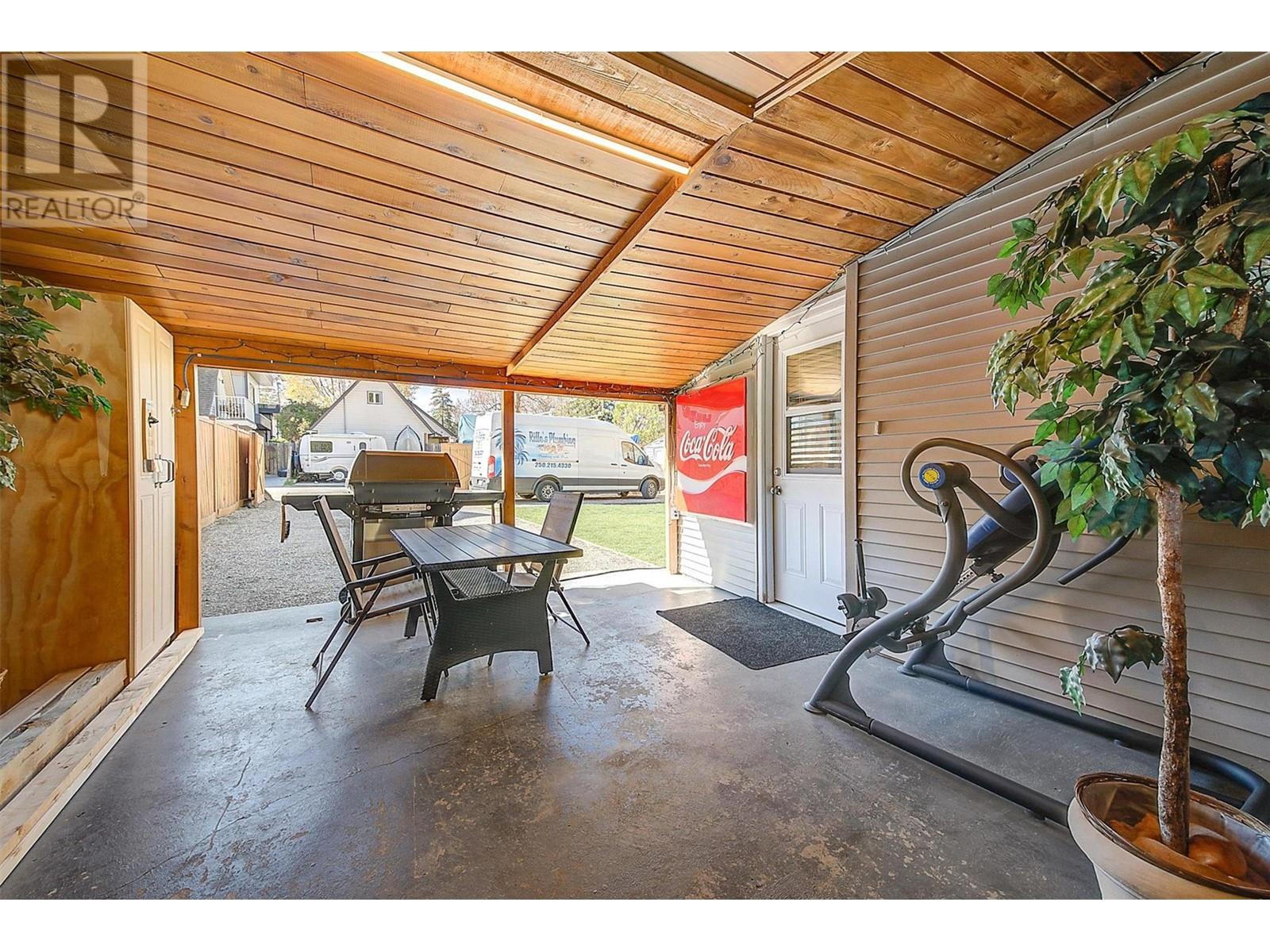 559 Cambridge Avenue Property Photo 23