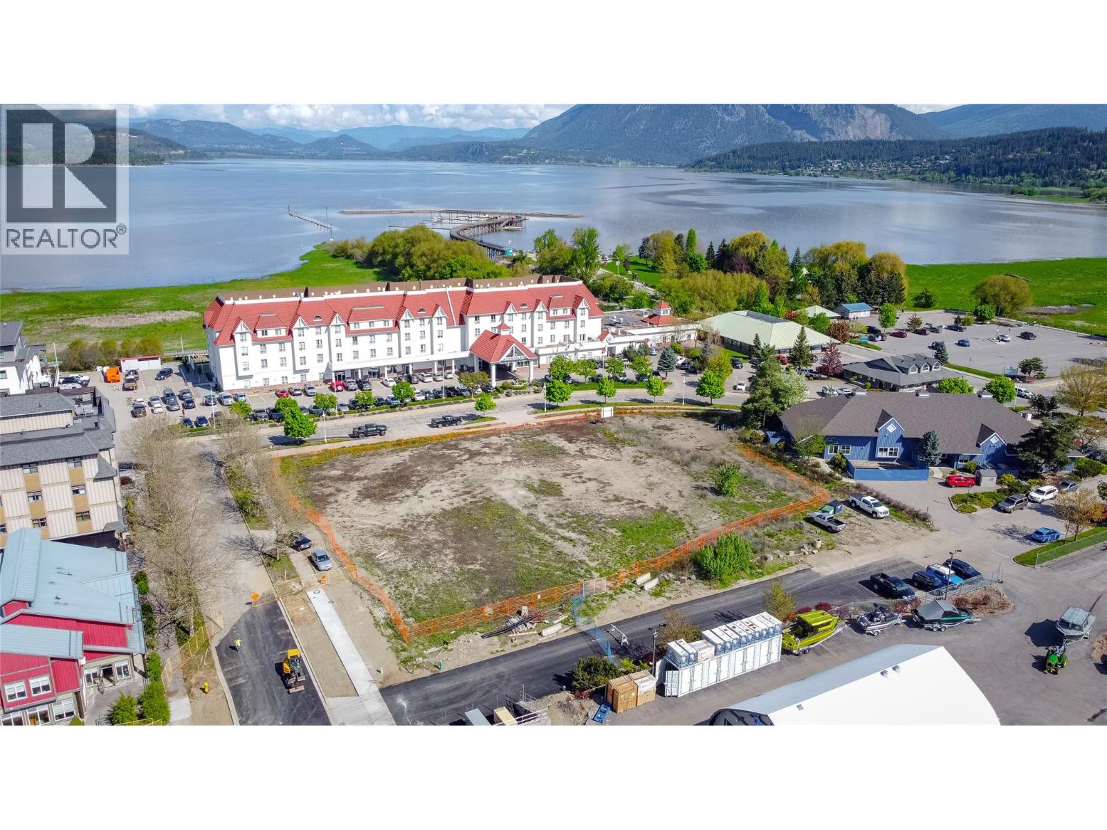 250 Harbourfront Drive Ne Property Photo 2