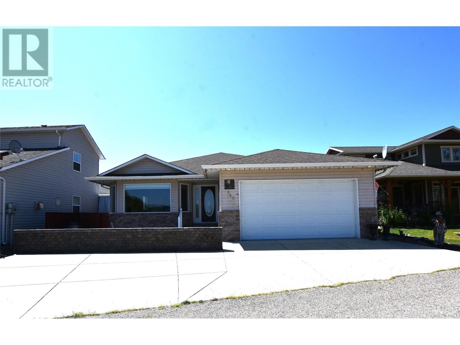 649 Elk Street Property Photo 3