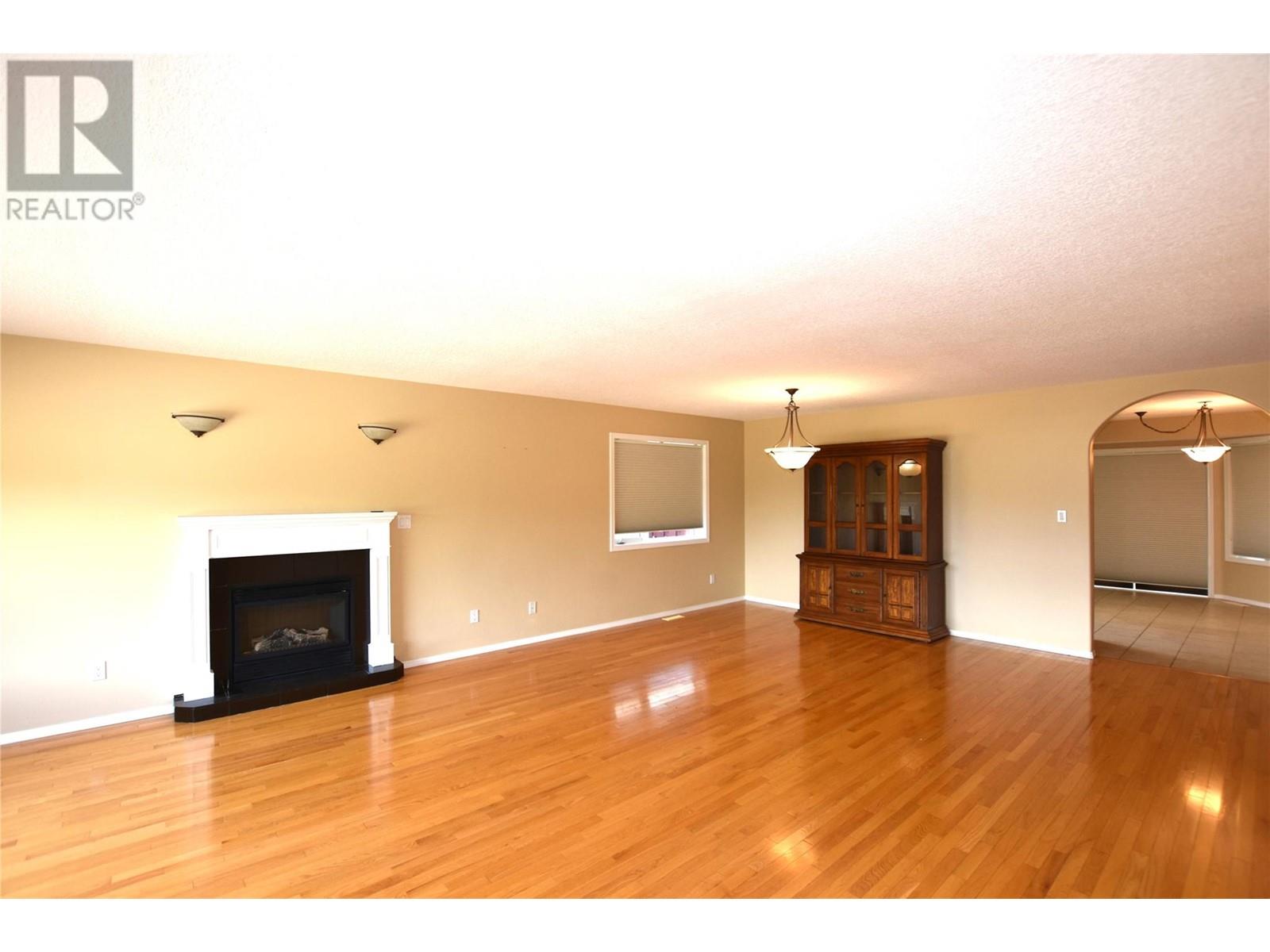 649 Elk Street Property Photo 8