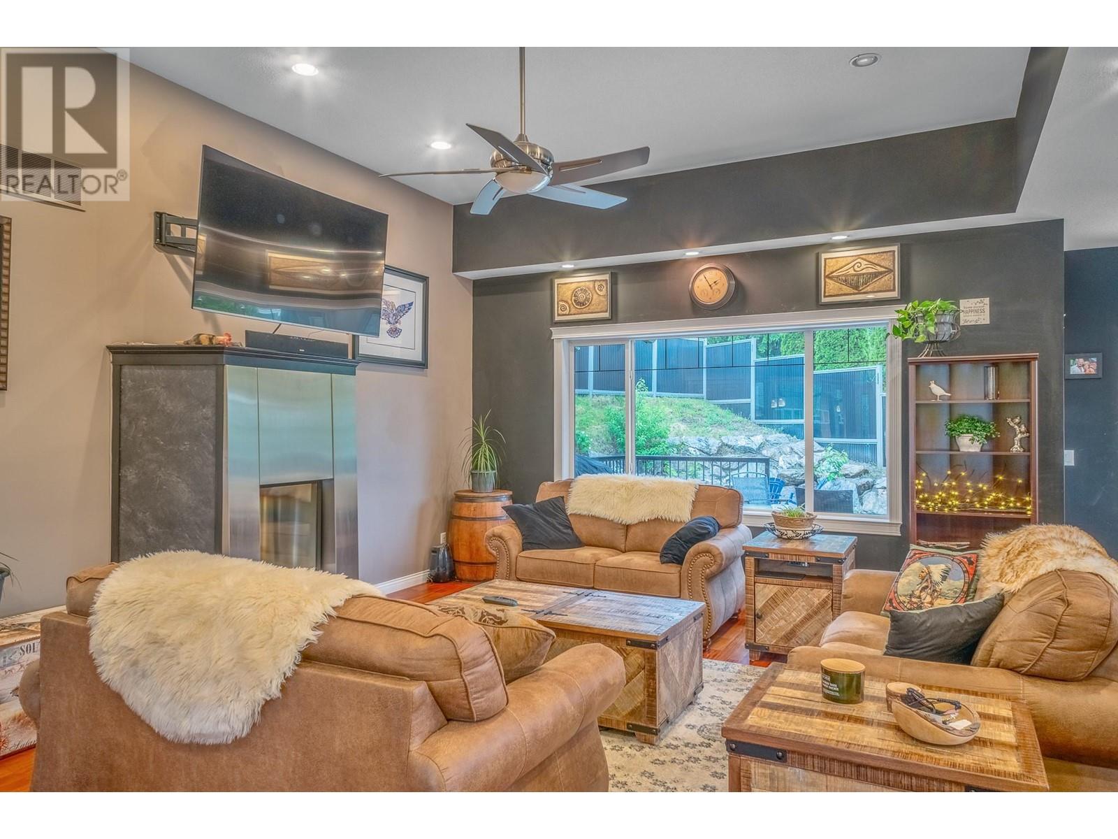 2593 Glenmount Place Property Photo 6