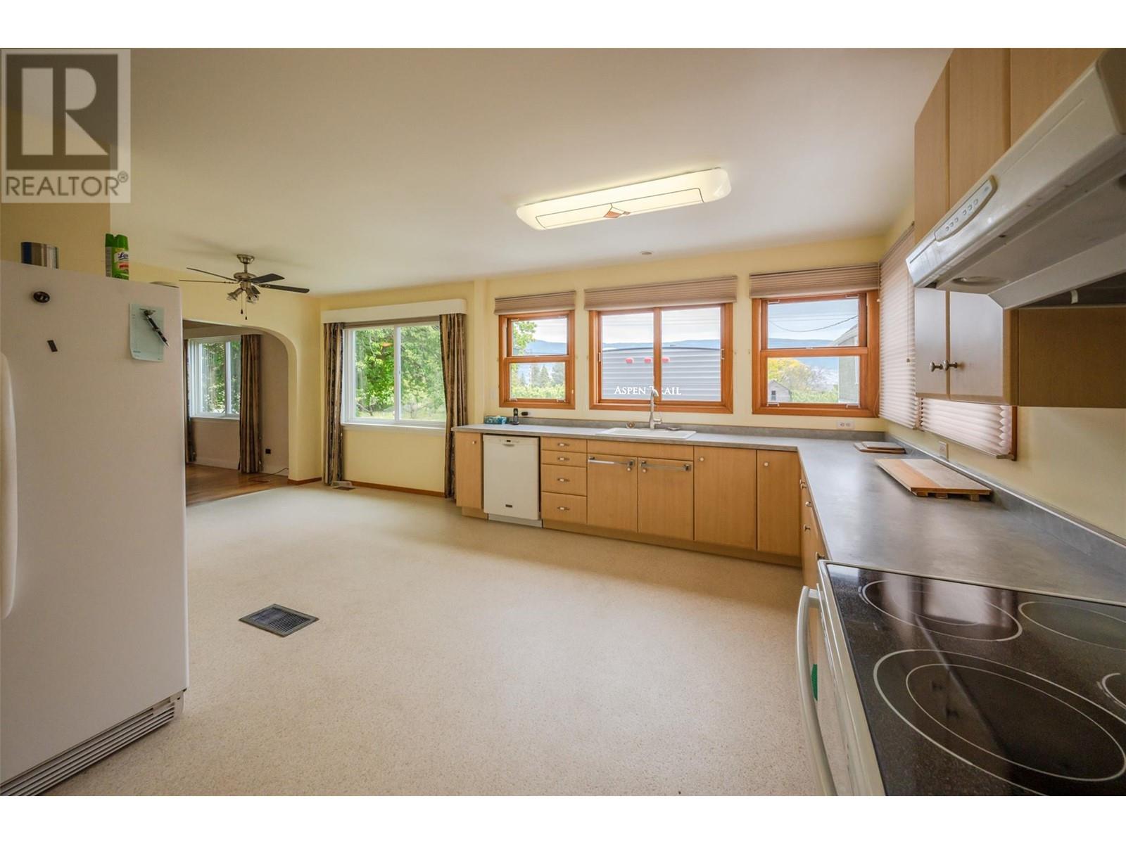 15018 Vanderburgh Avenue Property Photo 10