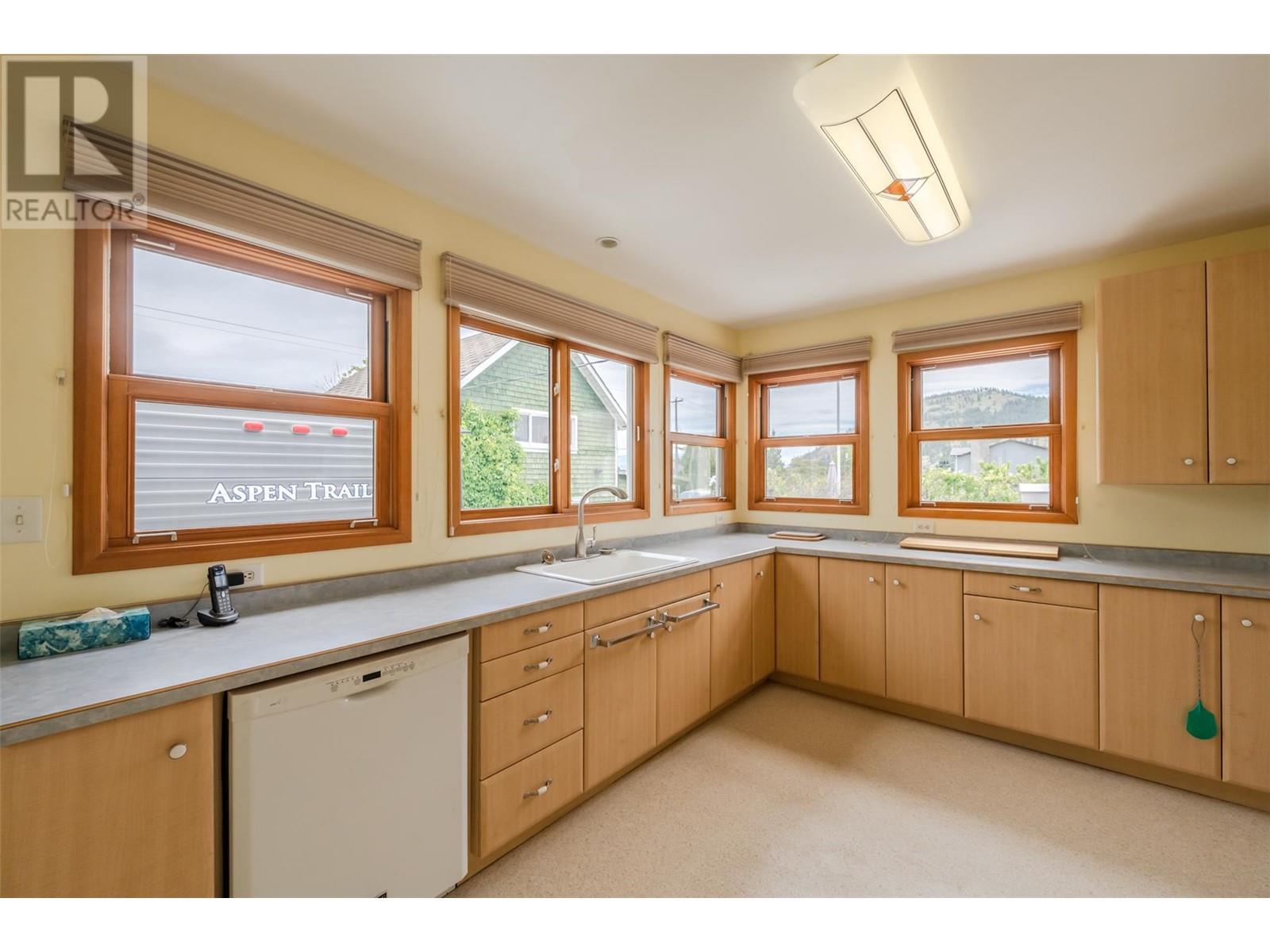 15018 Vanderburgh Avenue Property Photo 11