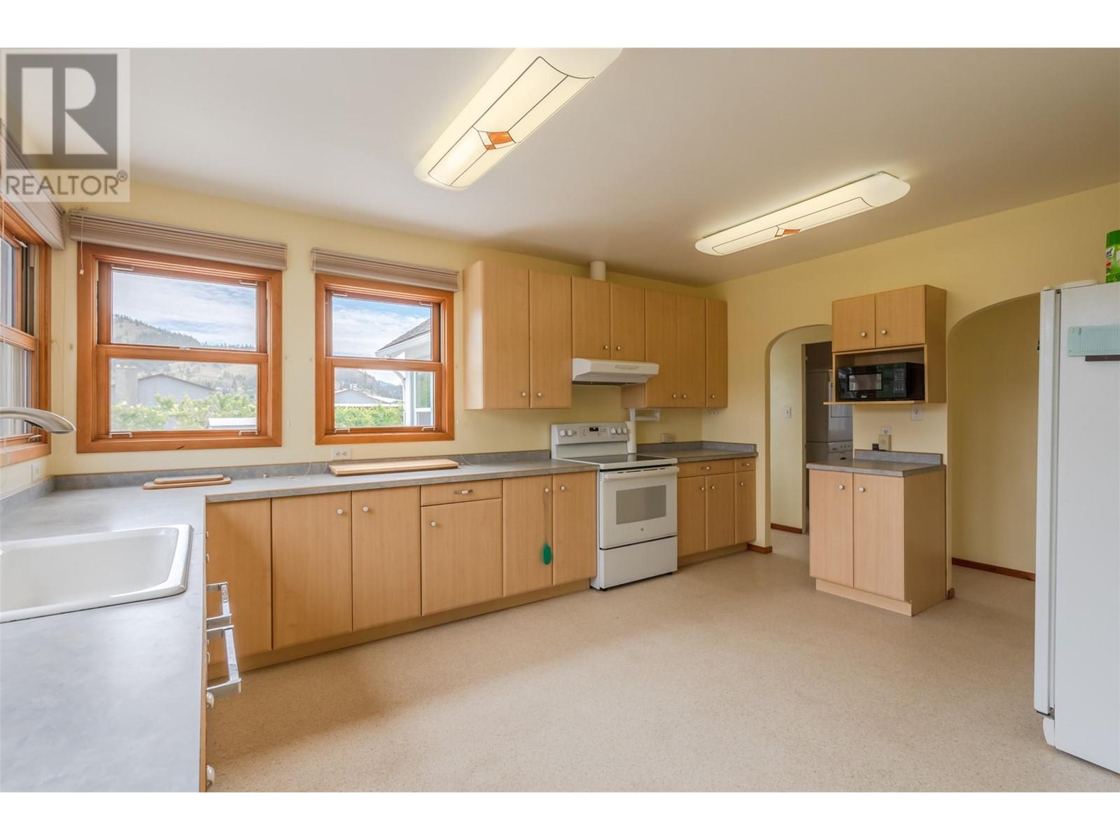 15018 Vanderburgh Avenue Property Photo 12