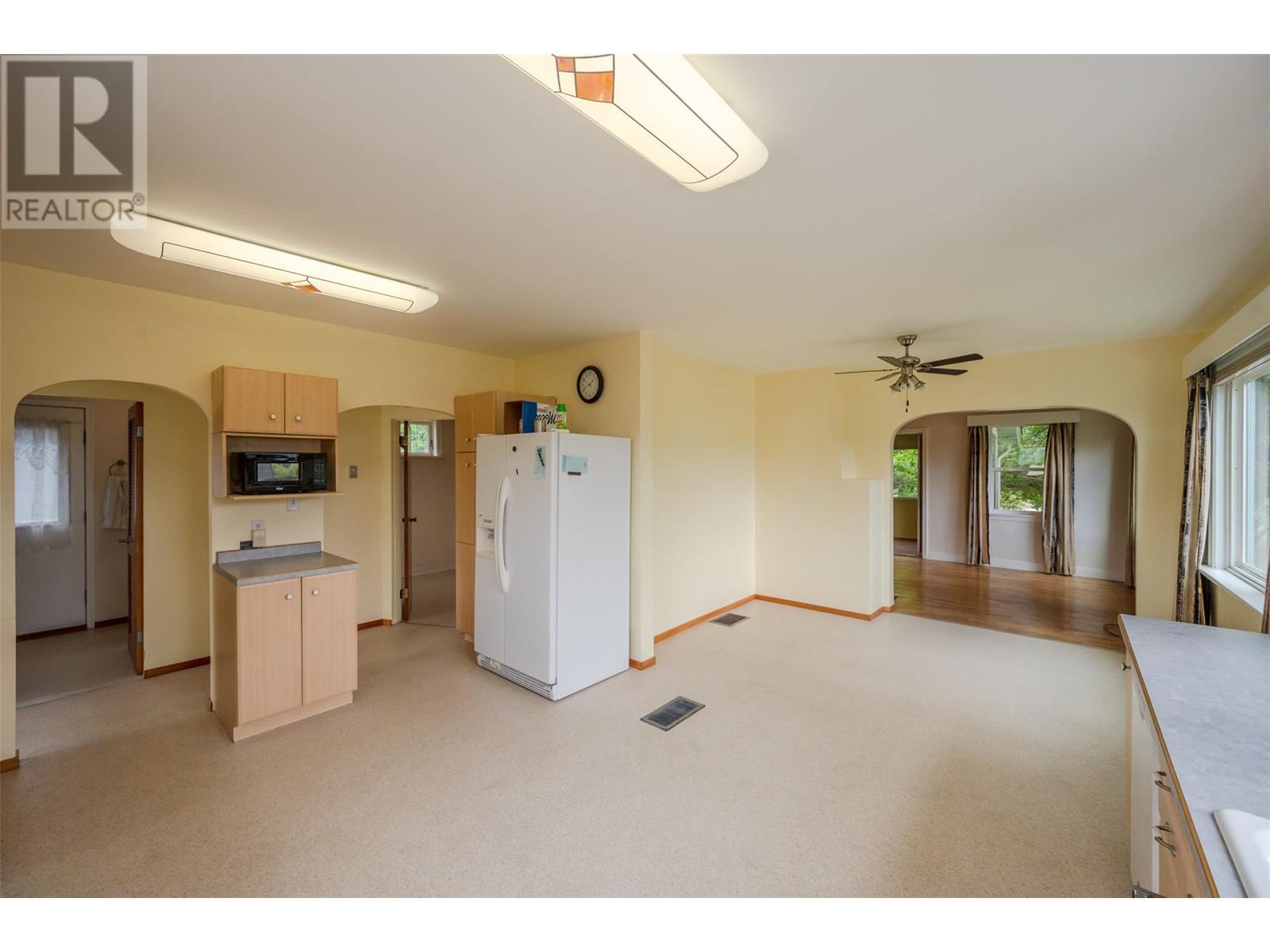 15018 Vanderburgh Avenue Property Photo 13
