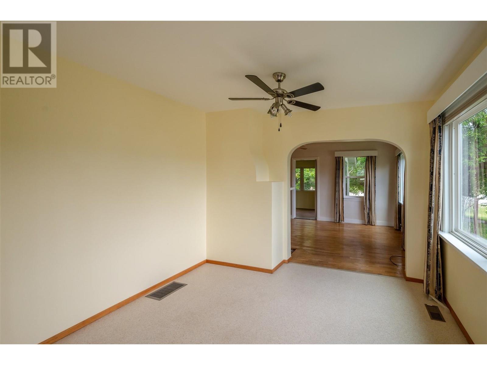 15018 Vanderburgh Avenue Property Photo 14