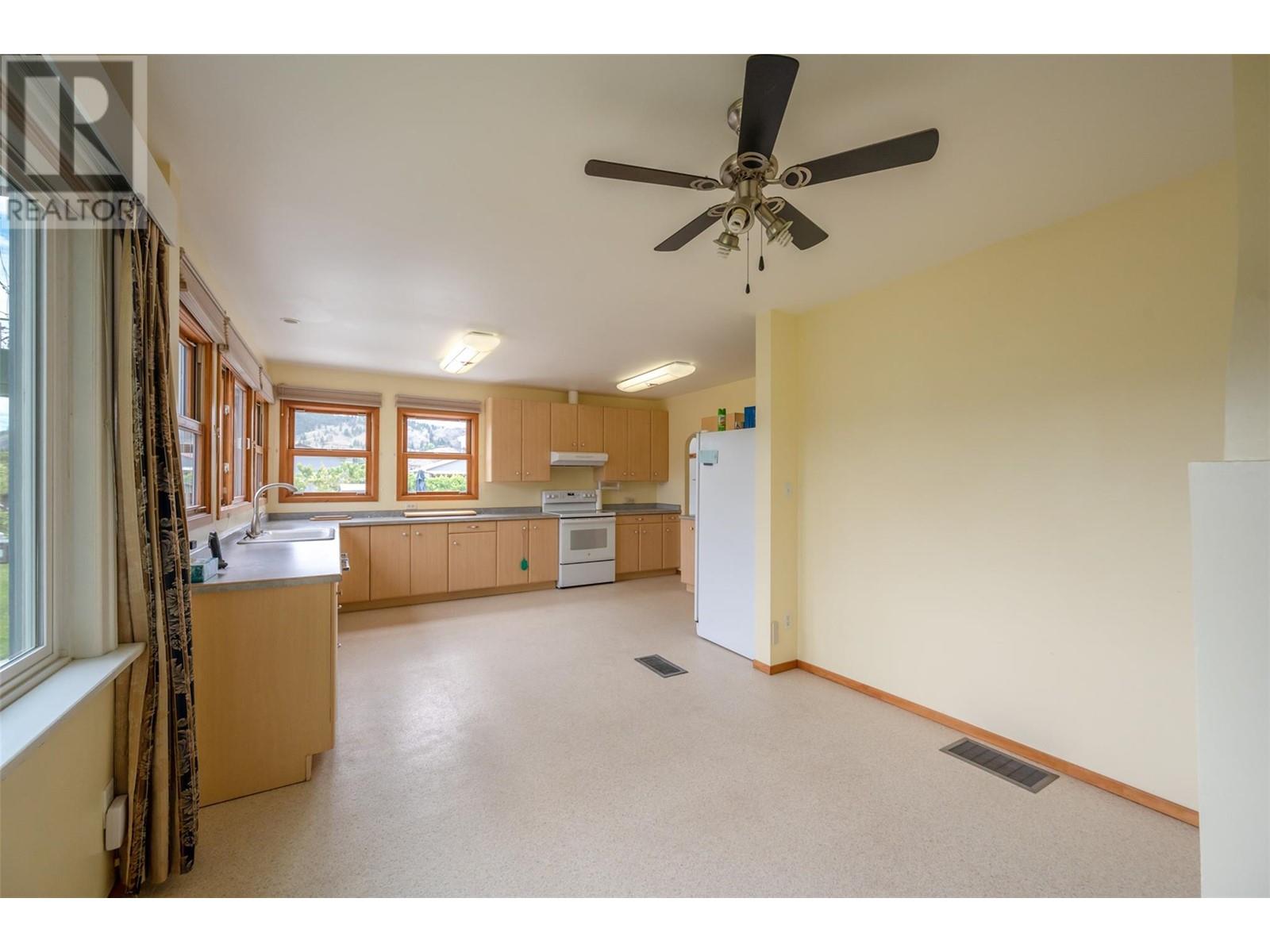 15018 Vanderburgh Avenue Property Photo 15