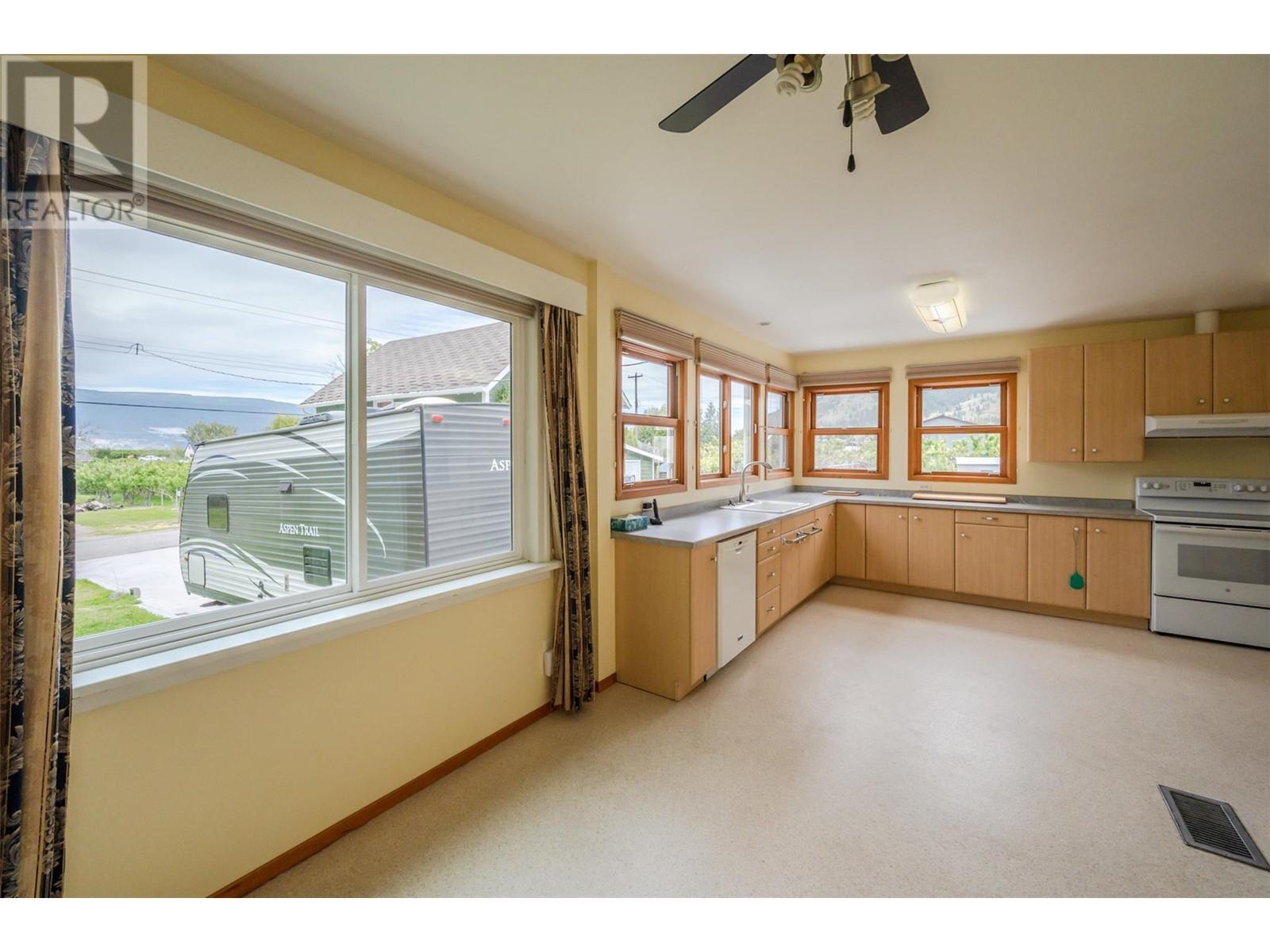 15018 Vanderburgh Avenue Property Photo 16