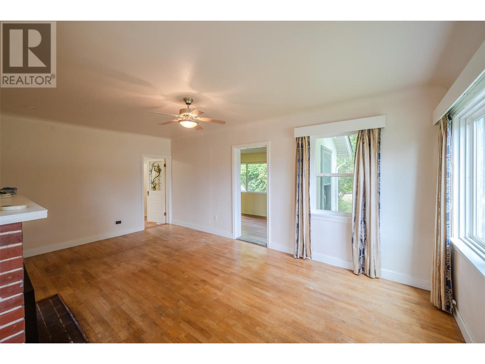 15018 Vanderburgh Avenue Property Photo 17