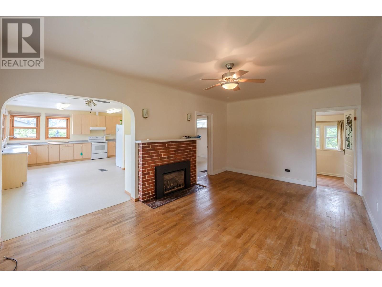 15018 Vanderburgh Avenue Property Photo 18